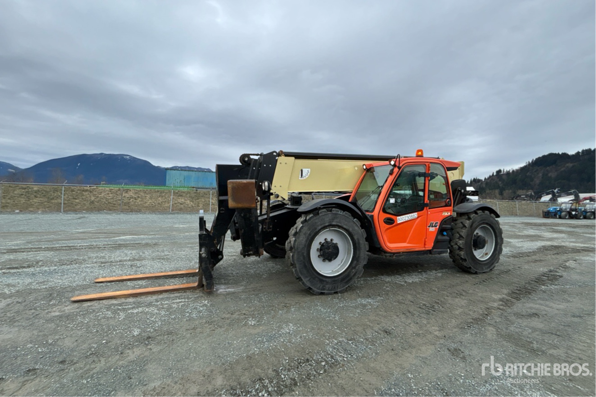 General Appearance with Foto, angolo anteriore sinistro