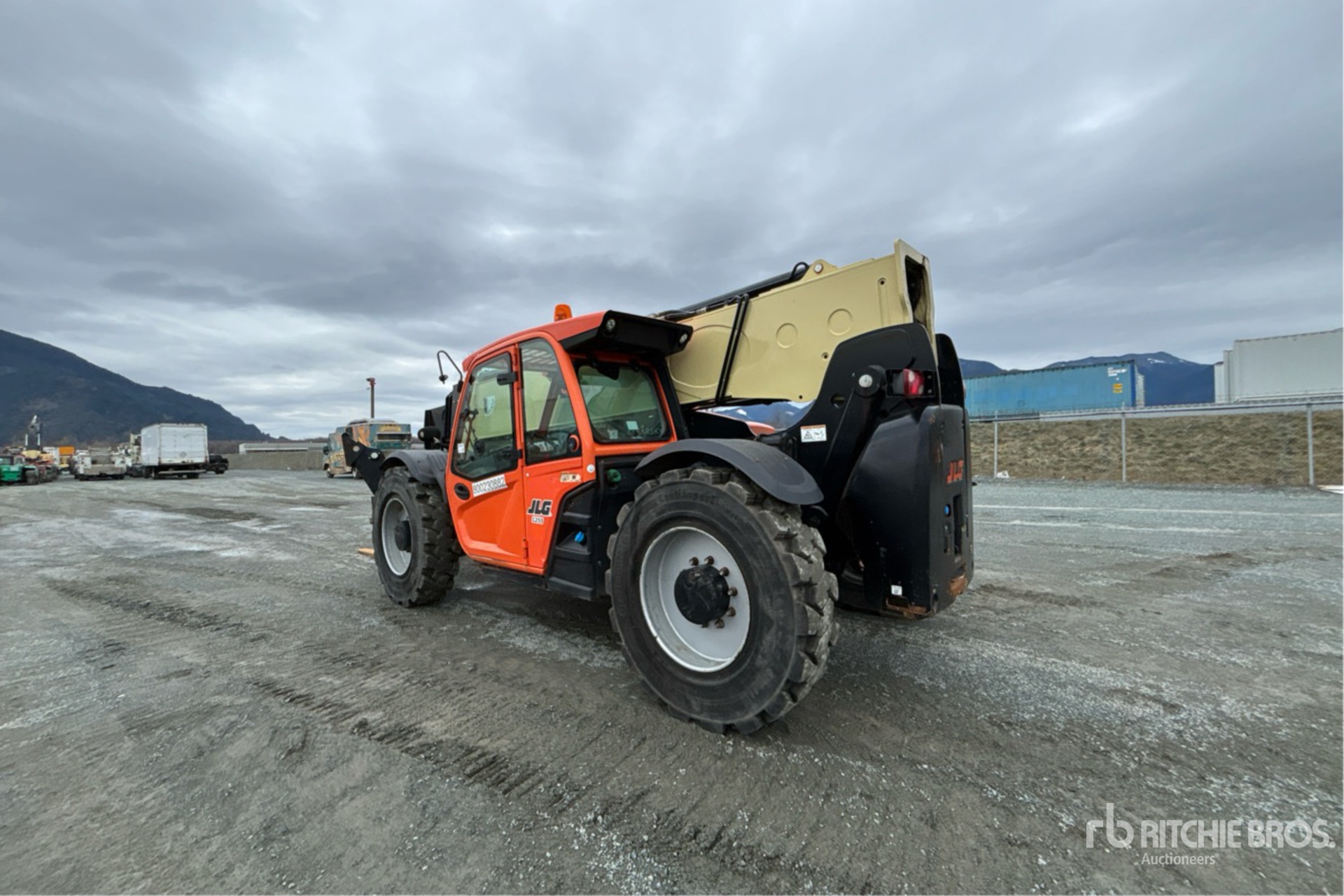 General Appearance with Foto, angolo posteriore sinistro