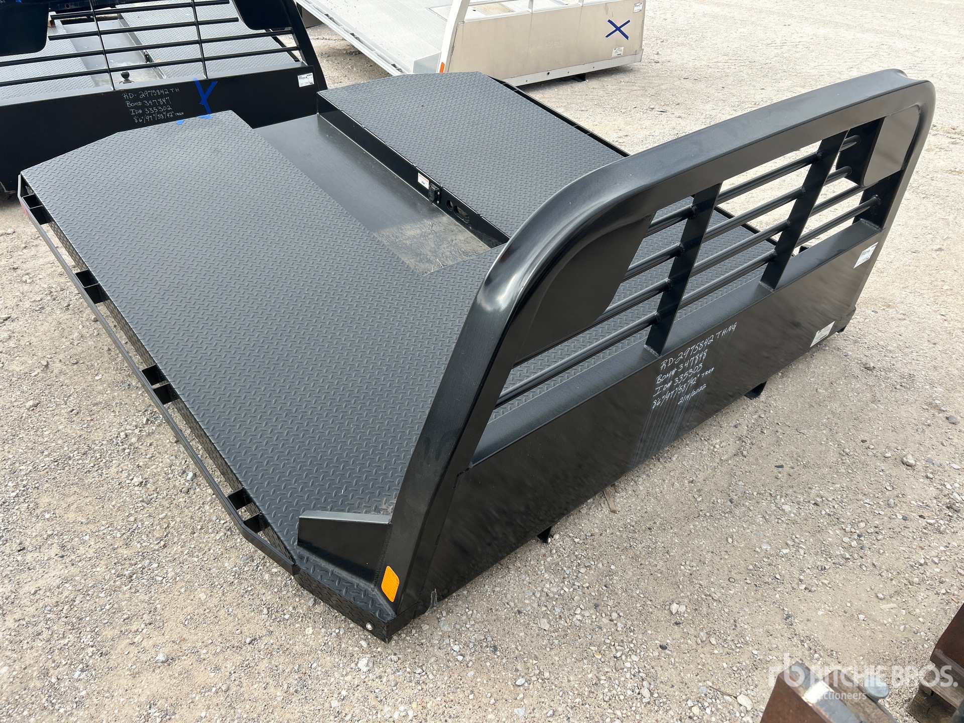 General Appearance with Bild, Ecke vorne rechts