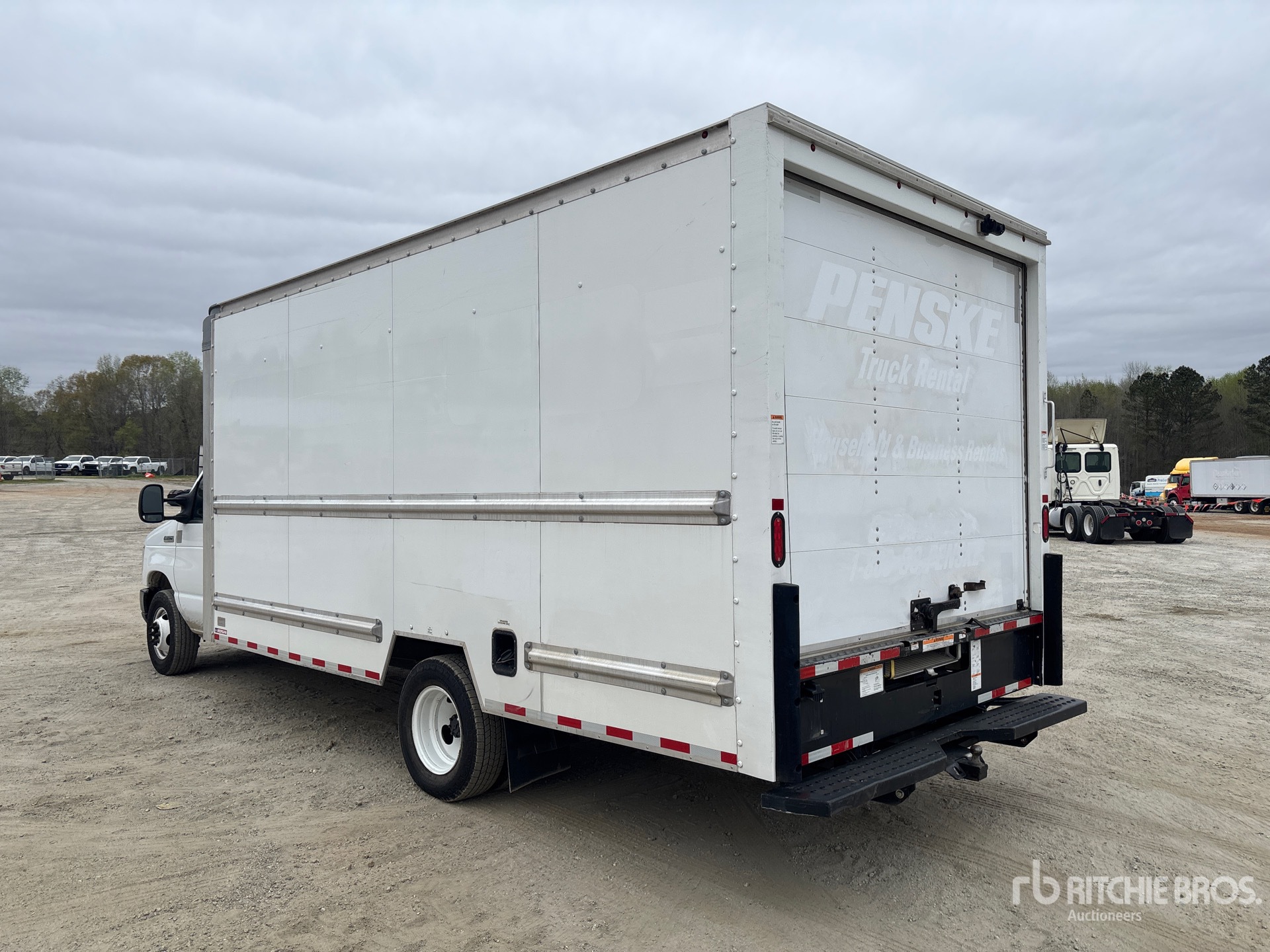 General Appearance with Bild, Ecke hinten links