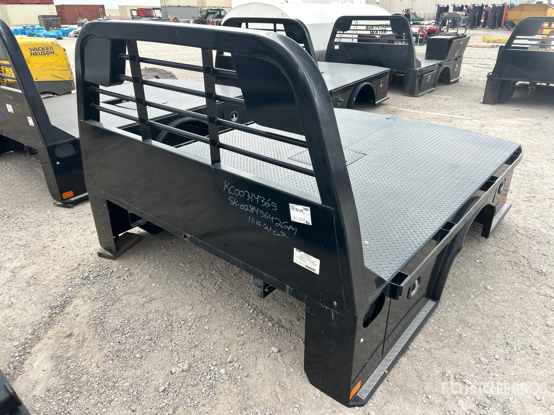 General Appearance with Bild, Ecke vorne links