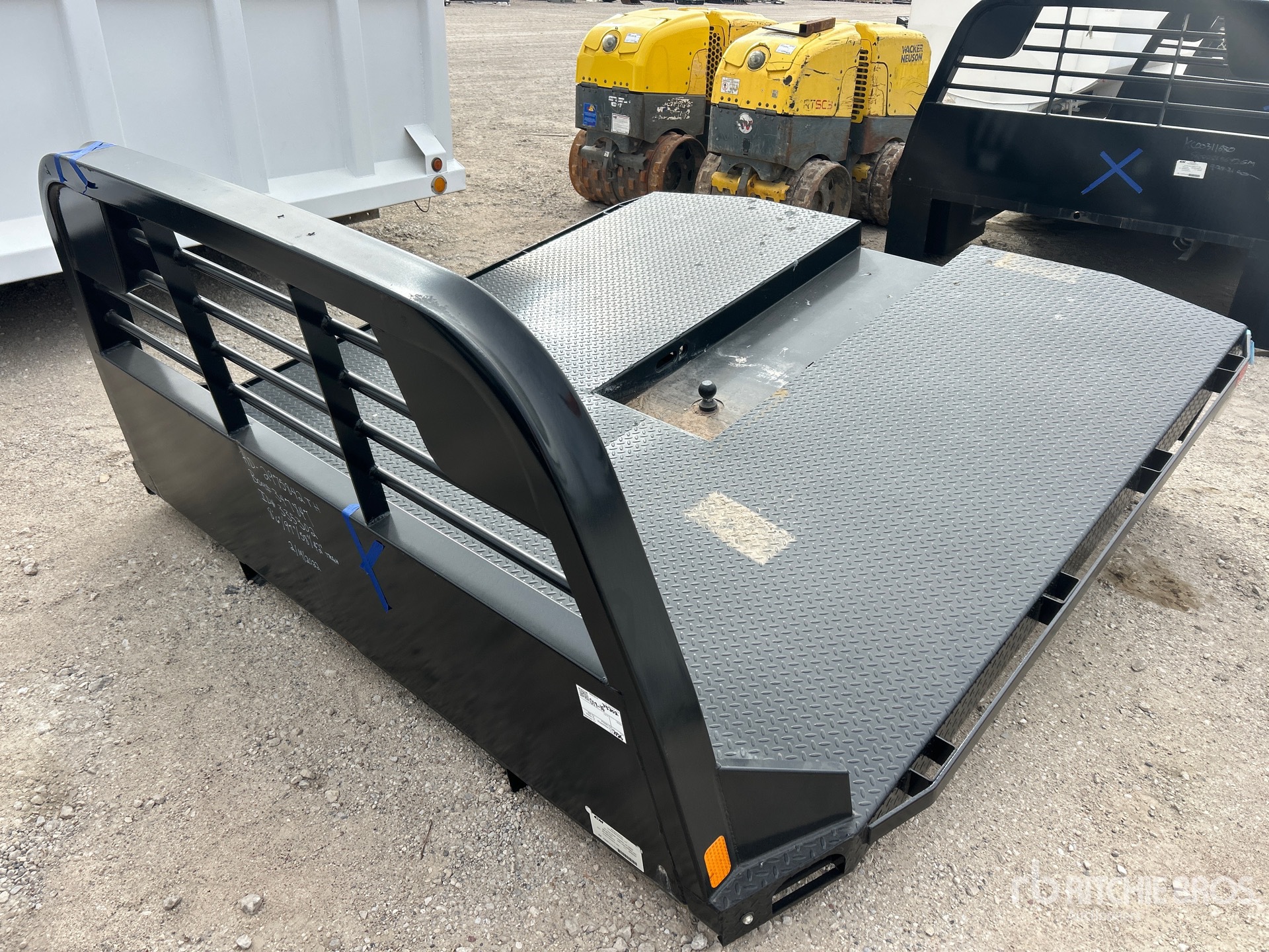 General Appearance with Bild, Ecke vorne links