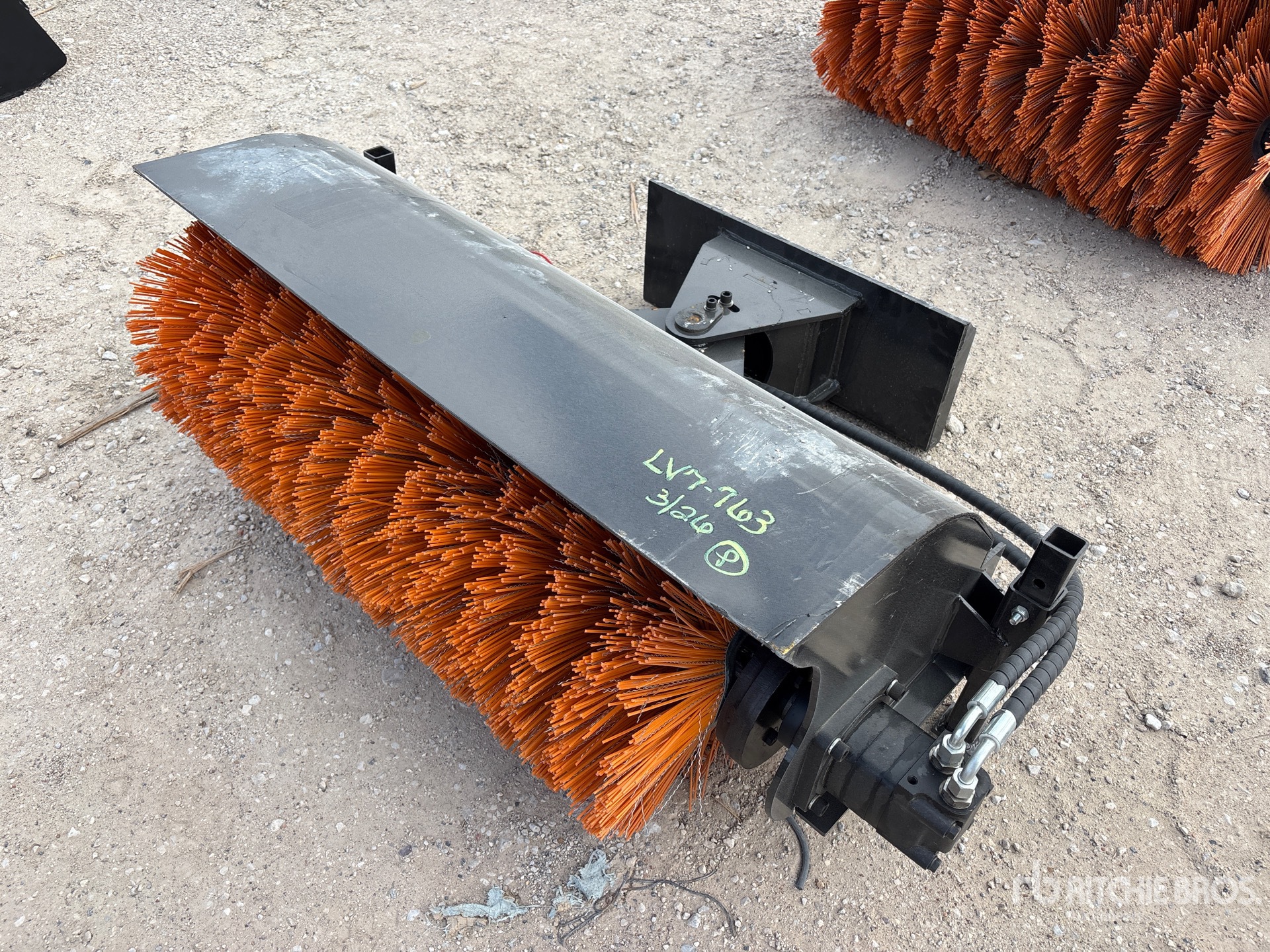 General Appearance with Foto, angolo anteriore sinistro