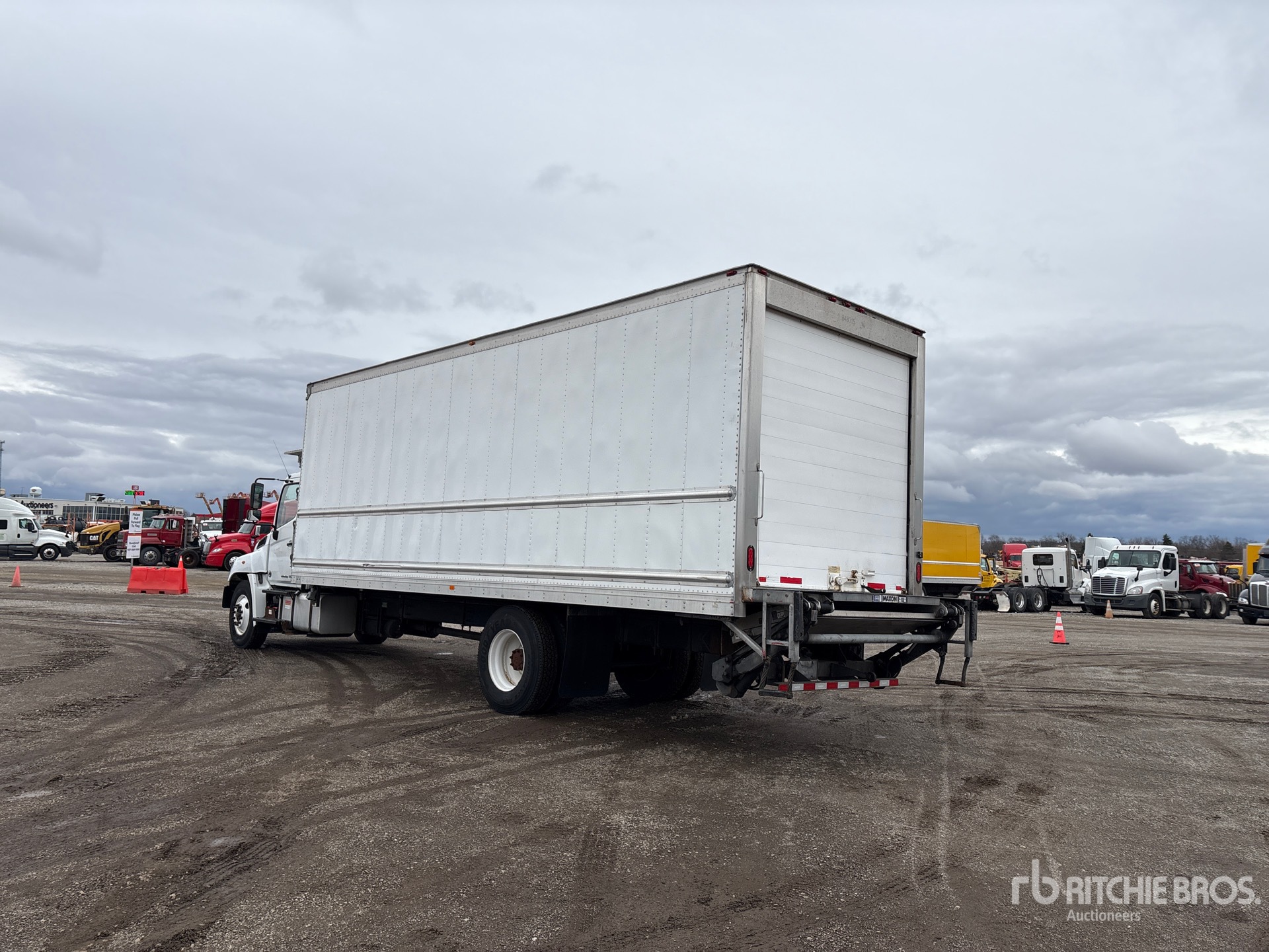 Aspect général with Image, coin arrière gauche