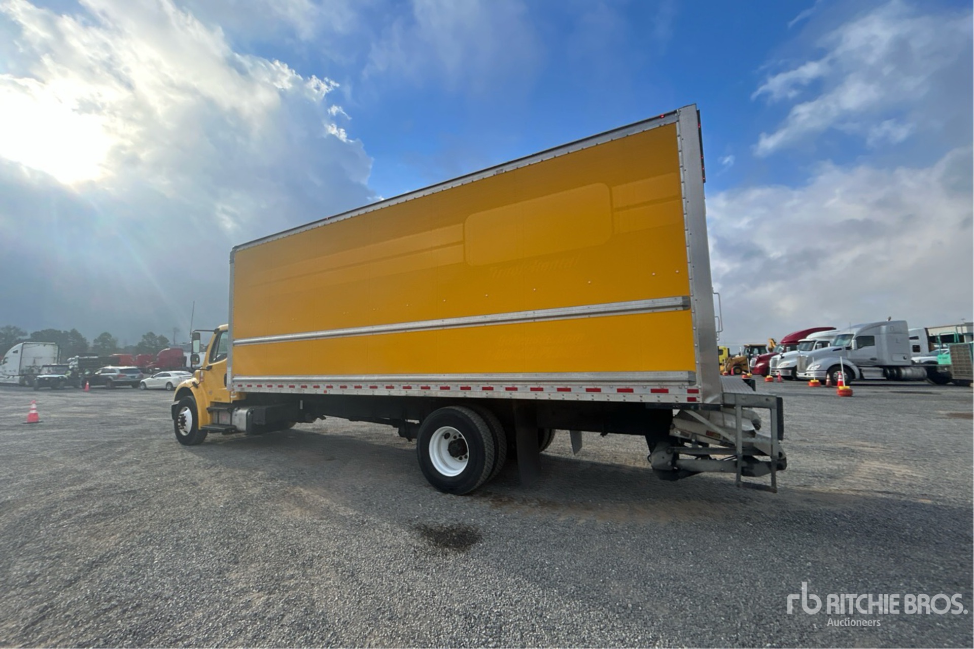 General Appearance with Foto, angolo posteriore sinistro