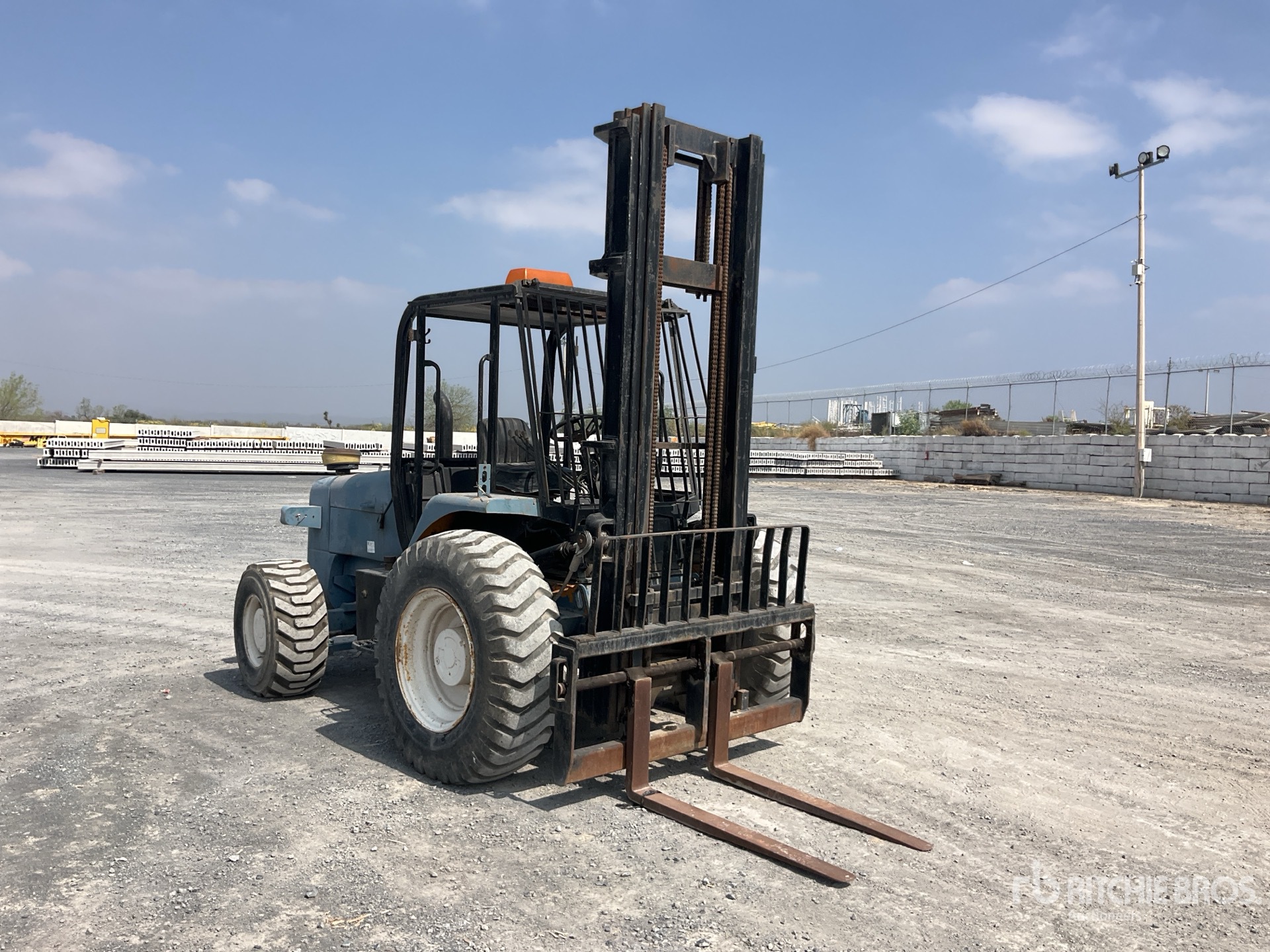 General Appearance with Bild, Ecke vorne rechts