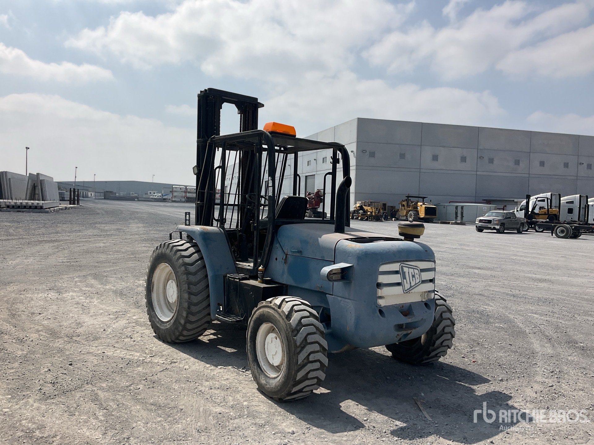 General Appearance with Bild, Ecke hinten links