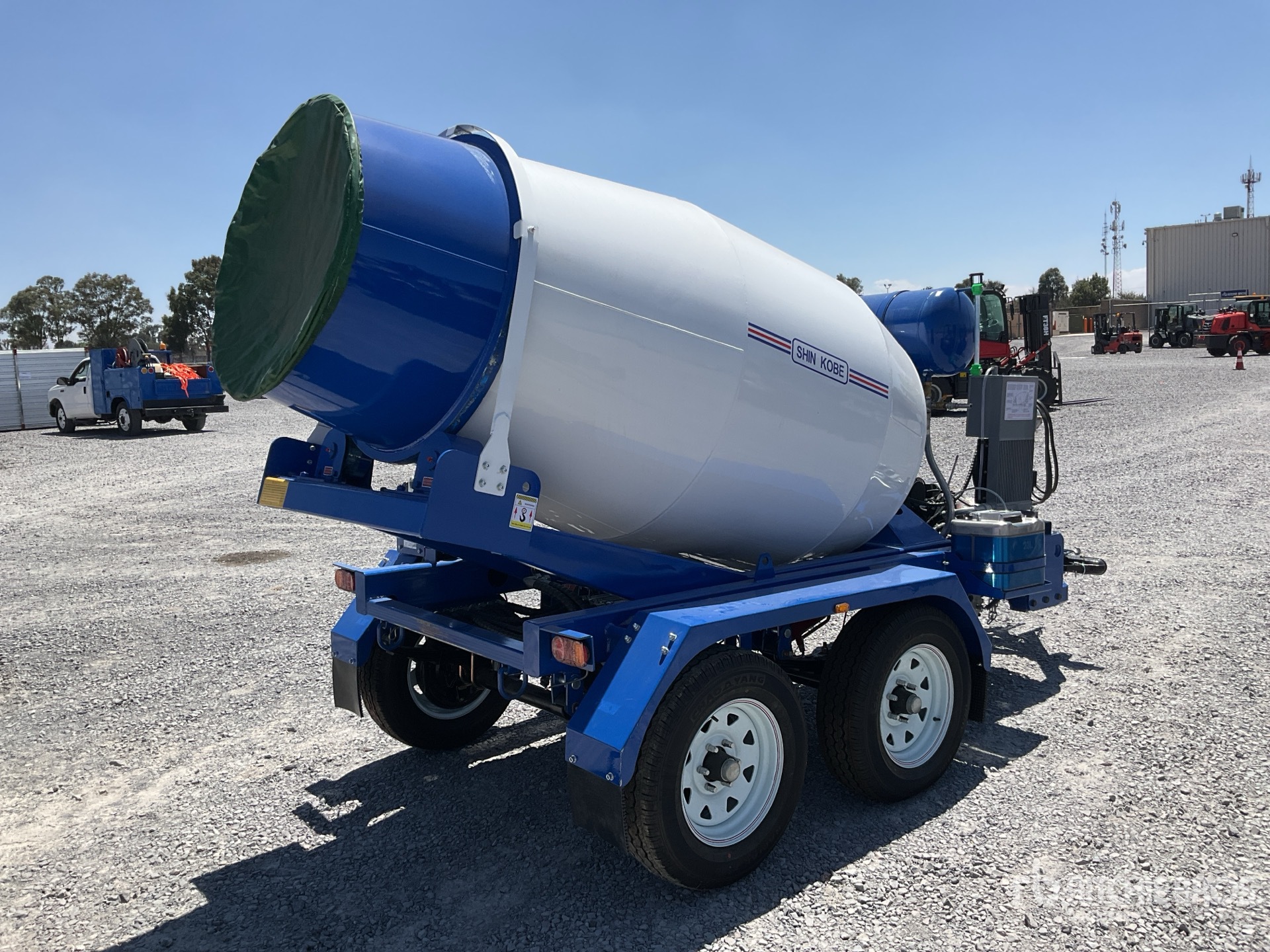 General Appearance with Foto, angolo anteriore sinistro