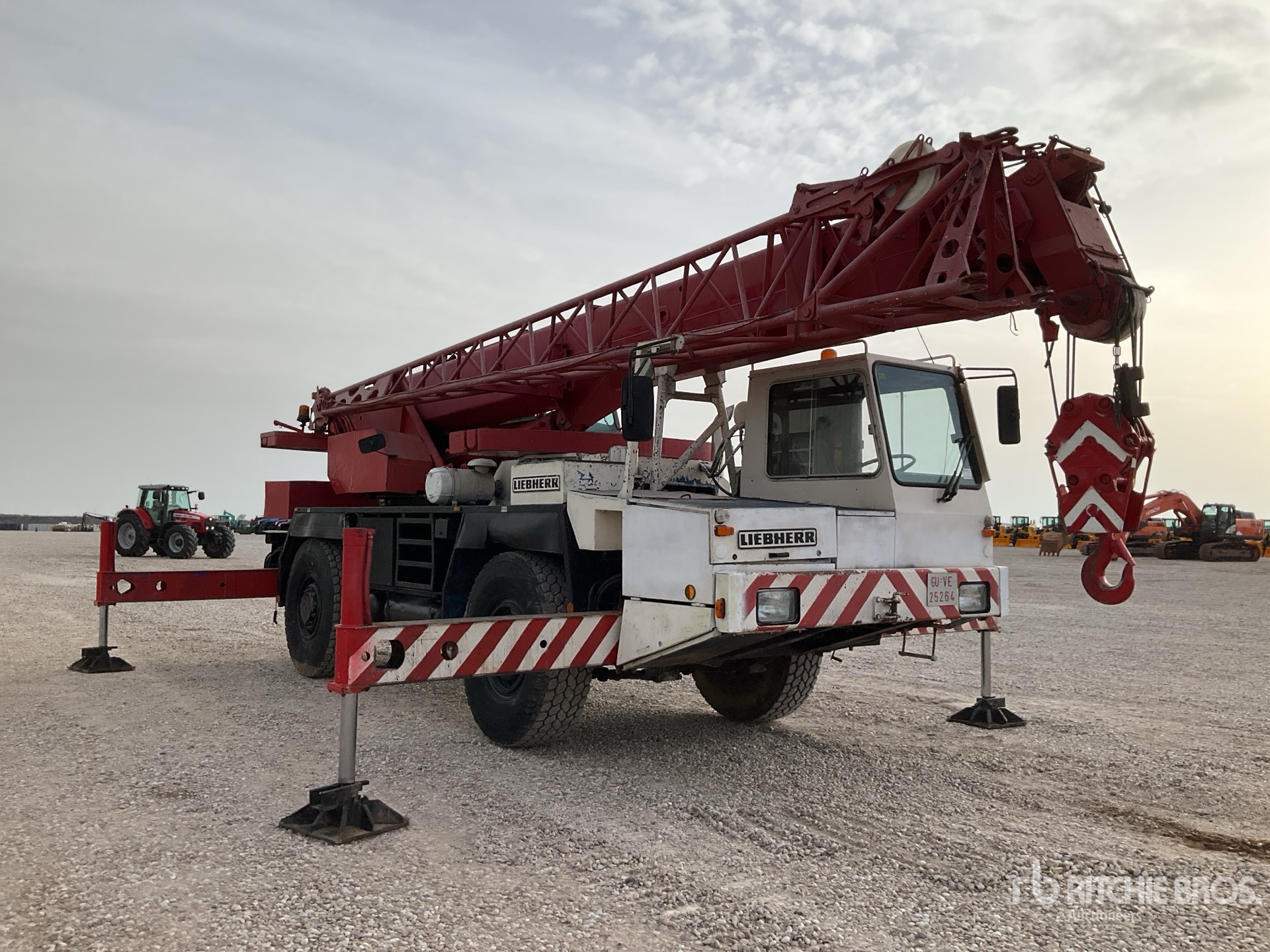 General Appearance with Foto, angolo anteriore destro