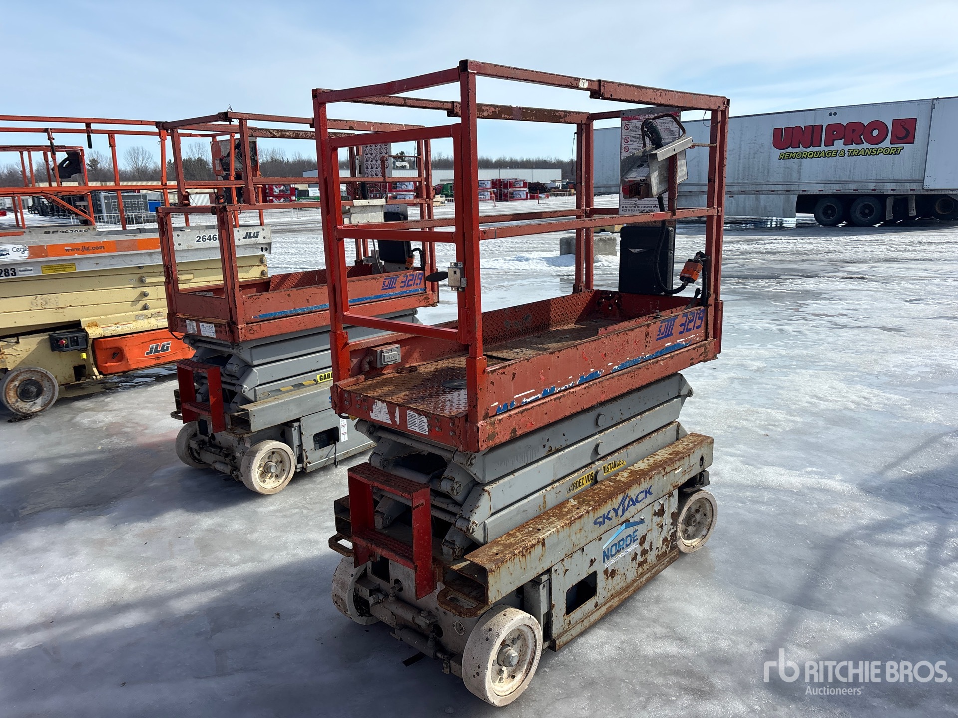 General Appearance with Bild, Ecke vorne links