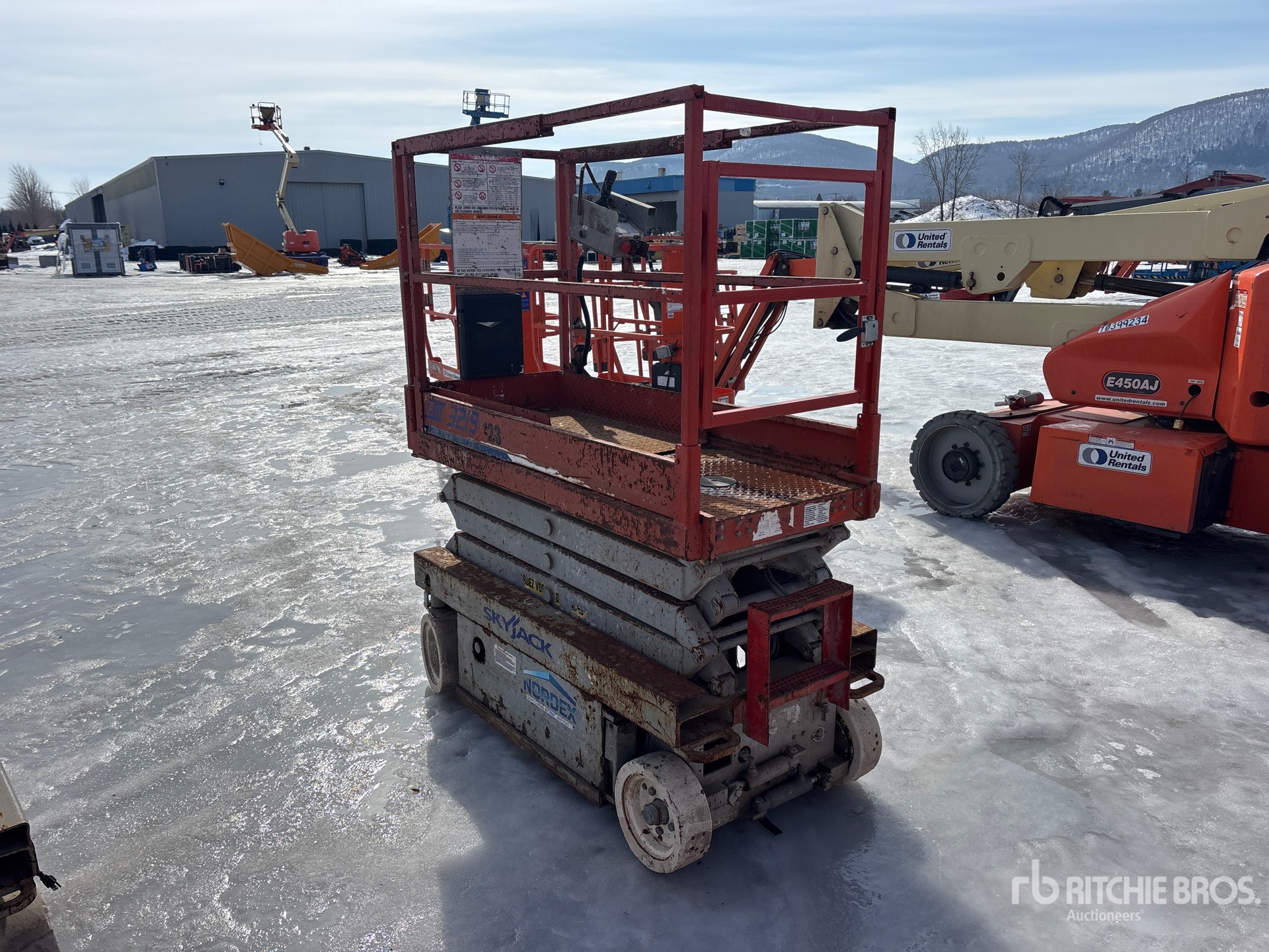 General Appearance with Bild, Ecke vorne rechts