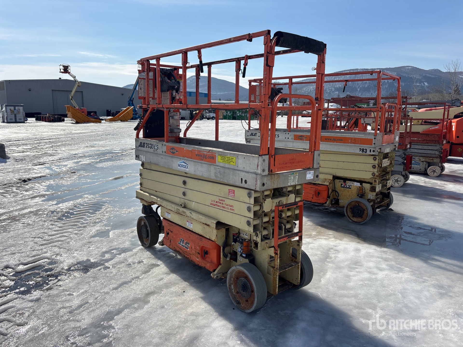 General Appearance with Bild, Ecke vorne rechts