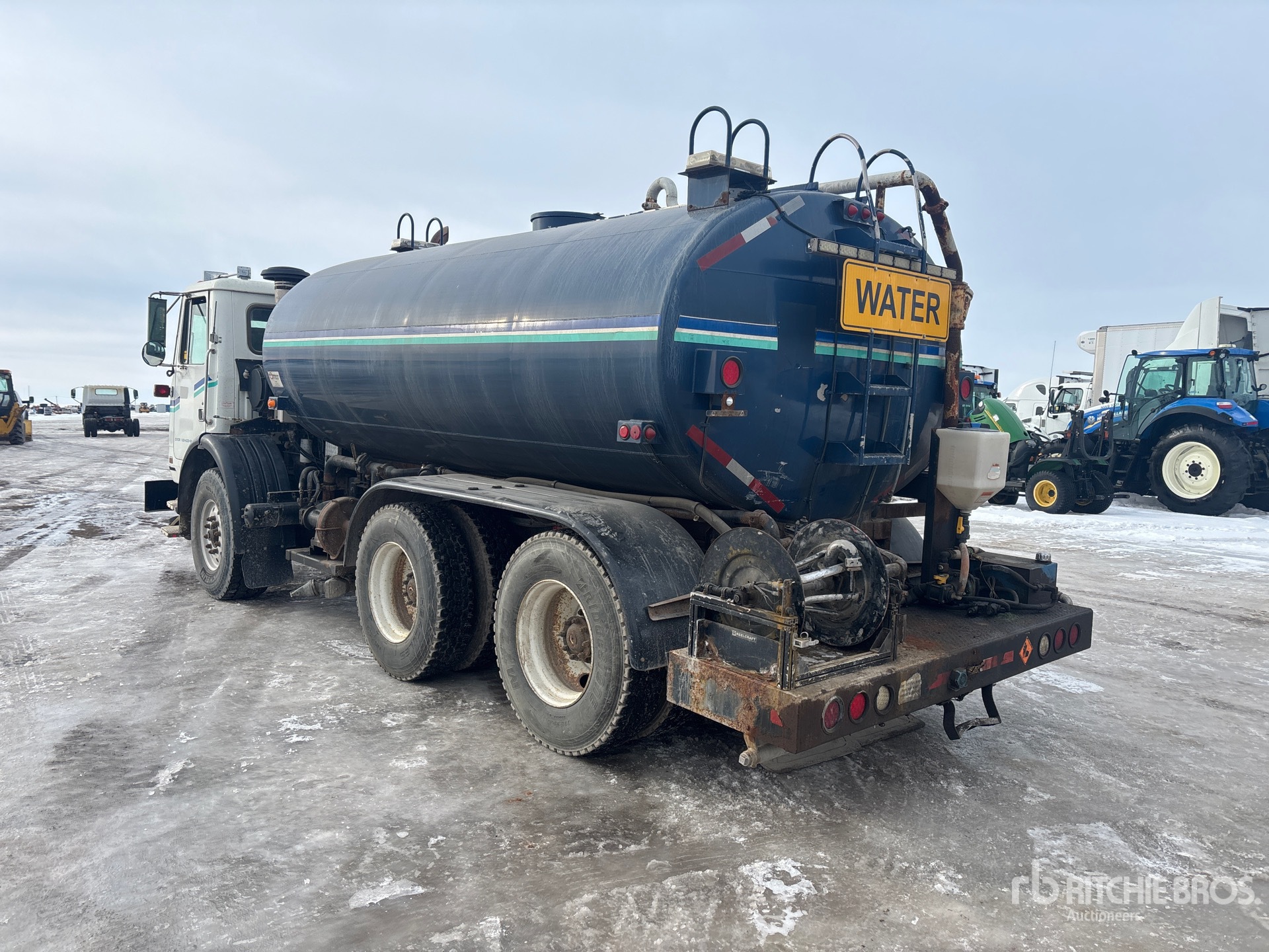 General Appearance with Foto, angolo posteriore sinistro