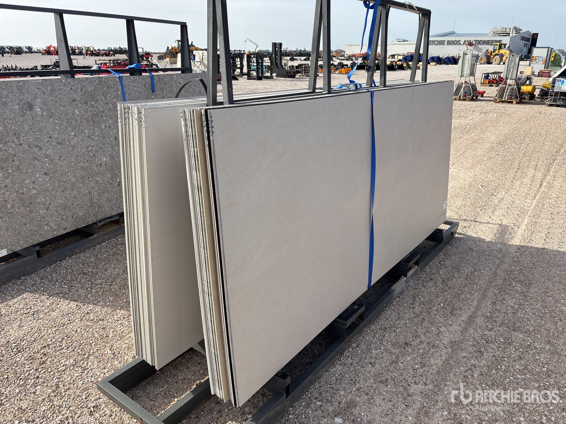 General Appearance with Bild, Ecke vorne links