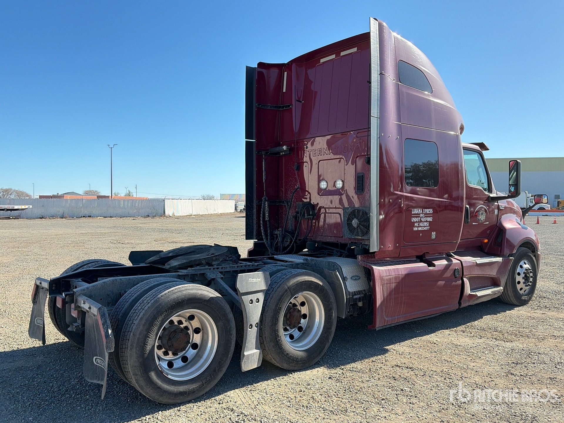 Aspect général with Image, coin arrière droit