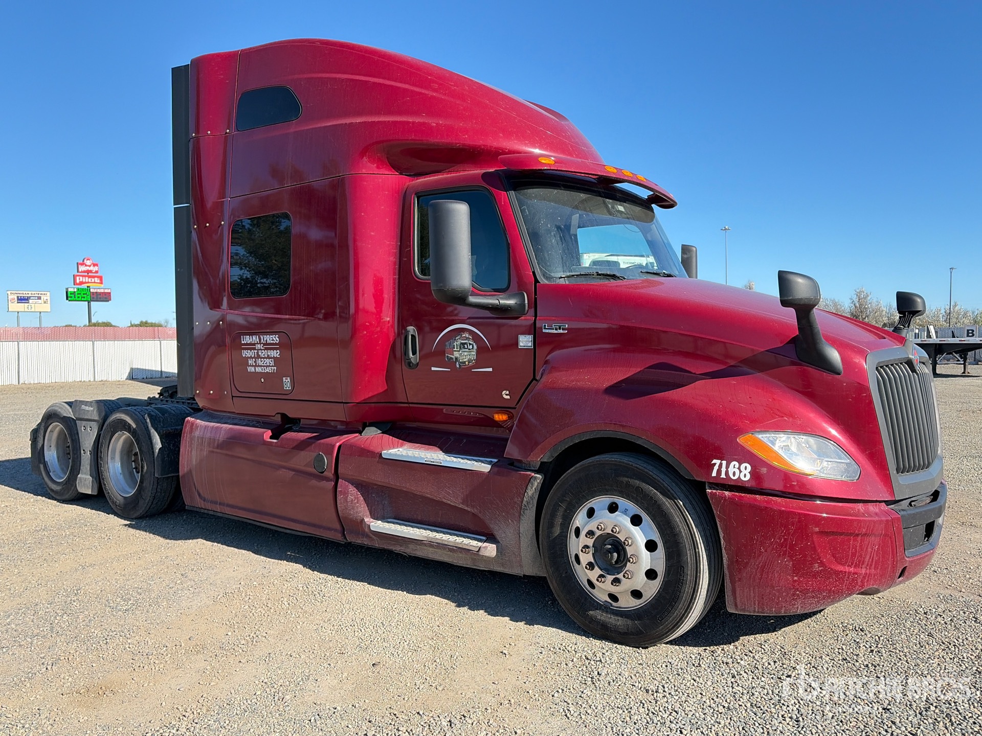 Aspect général with Image, coin avant droit