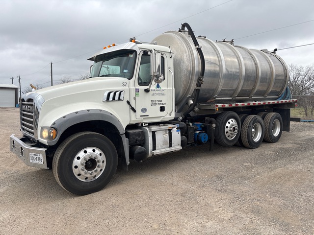 2018 Vantage on 2019 Mack GR64F Pinnacle 8x4 Hydro Vacuum Excavator Truck