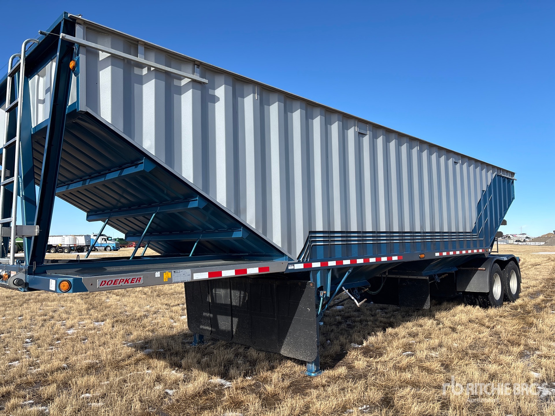 2009 Doepker 32 ft T/A