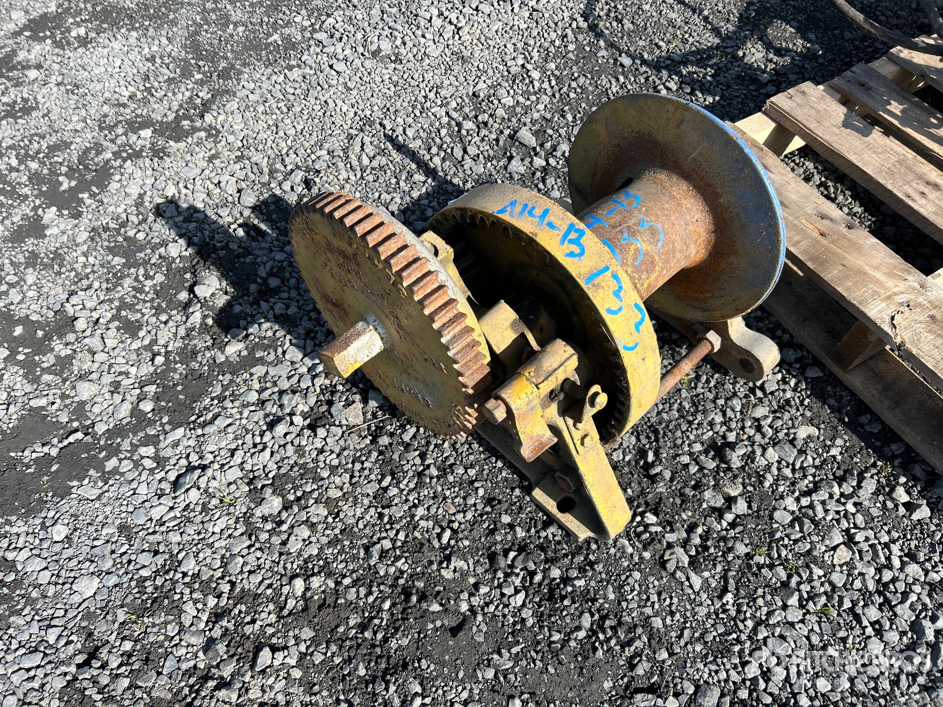 General Appearance with Bild, Ecke vorne links