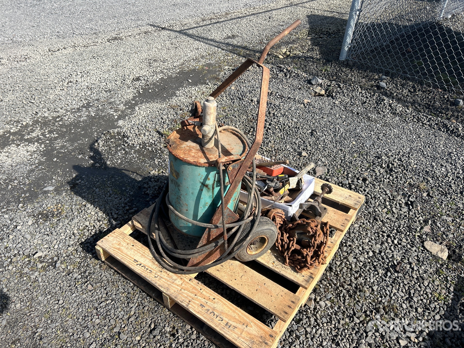 General Appearance with Bild, Ecke vorne rechts