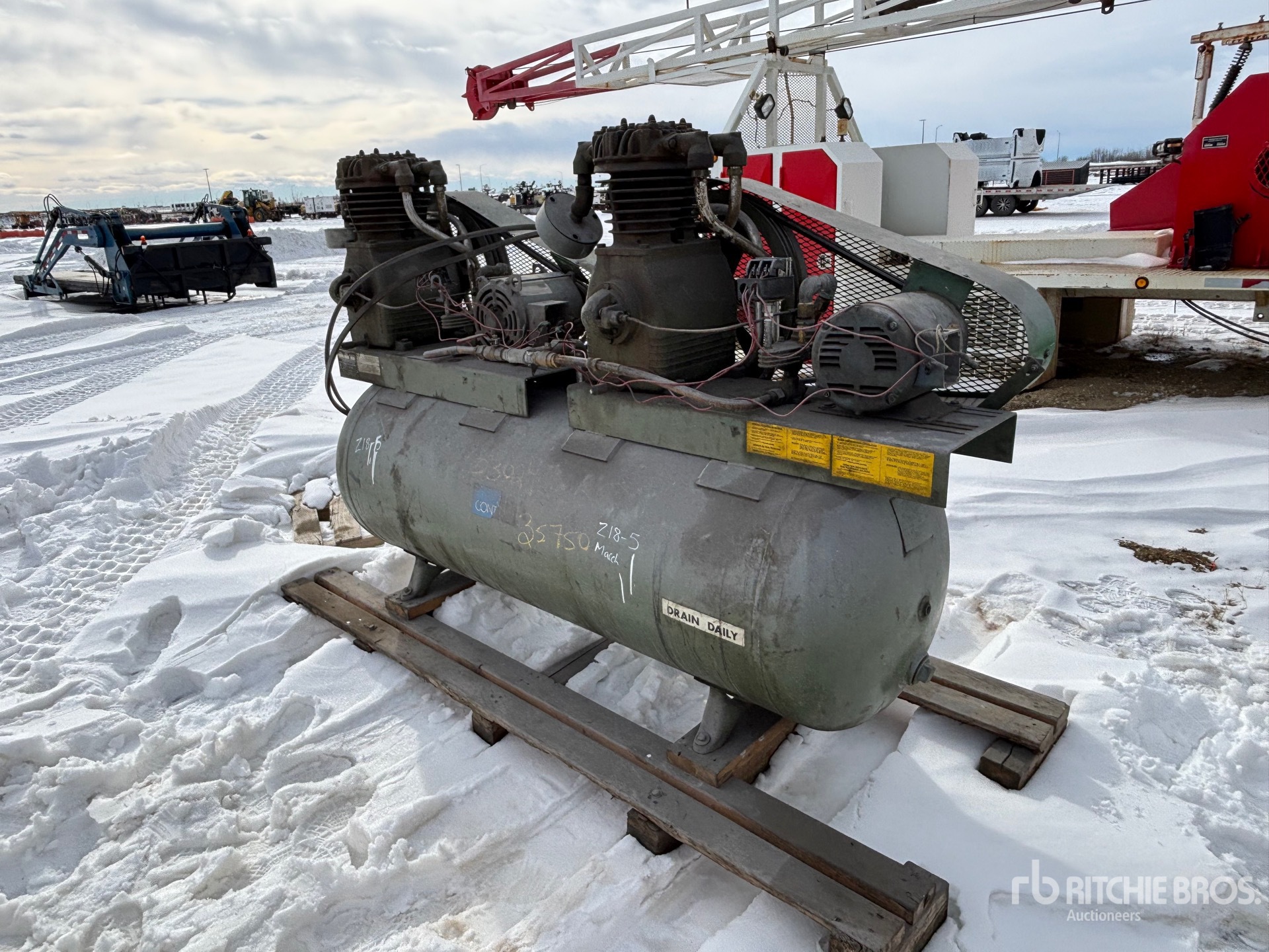 General Appearance with Foto, angolo anteriore sinistro