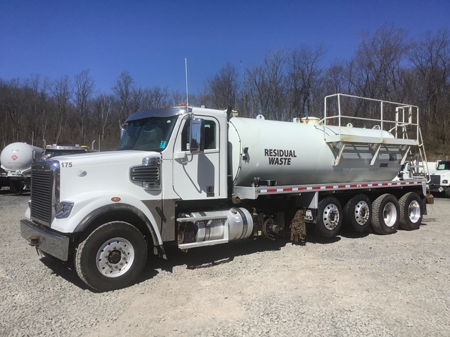 2019 Freightliner 122SD 10x4 Tanker Truck 2019 Freightliner 122SD 10x4 Tanker Truck