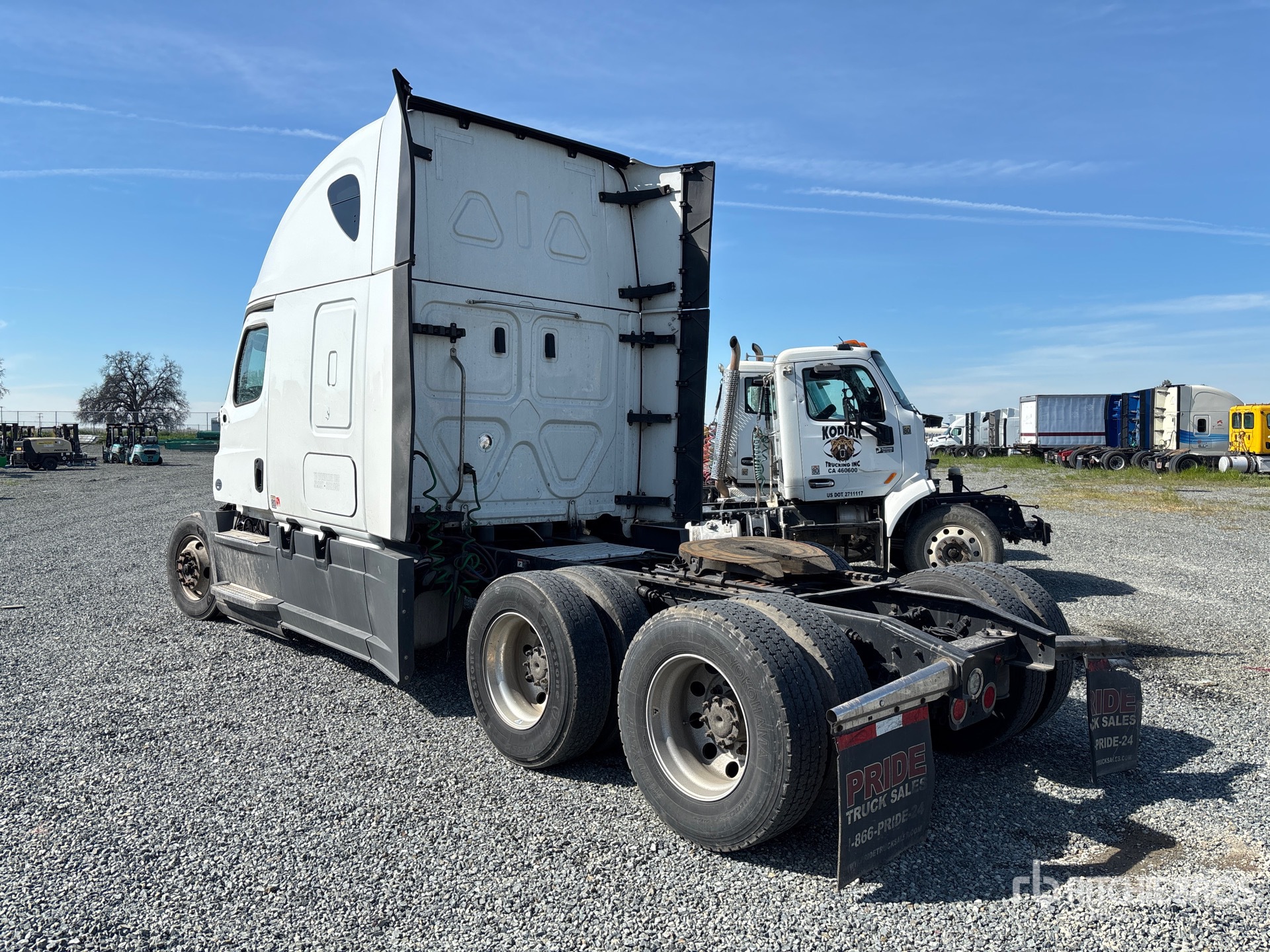 Aspect général with Image, coin arrière gauche