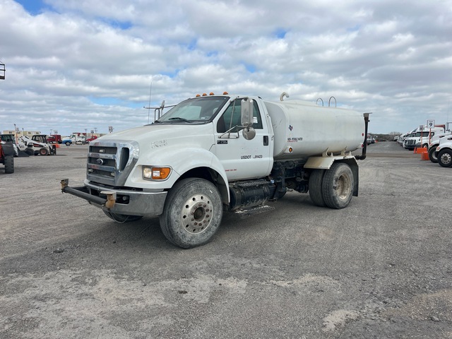 2012 Ford F-750 XL 2000 gal 4x2 Water Truck