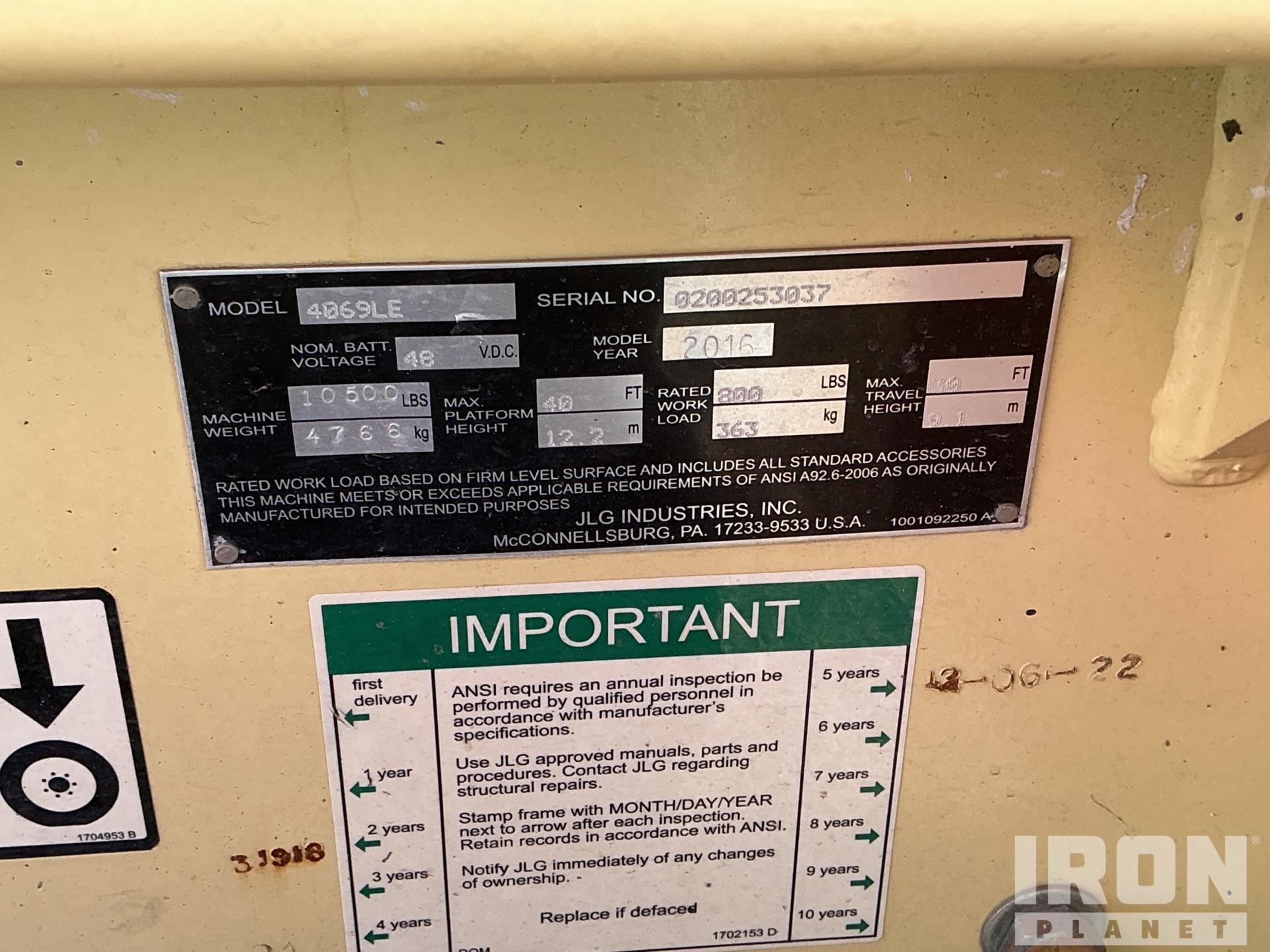 General Appearance - Scissor Lift* with Serial Number / VIN