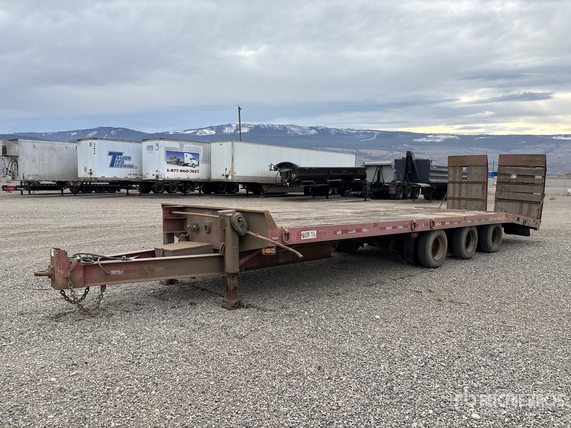 General Appearance with Bild, Ecke vorne links