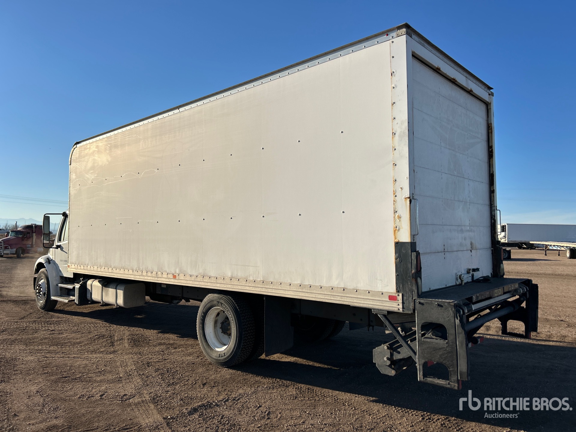 General Appearance with Foto, angolo posteriore sinistro