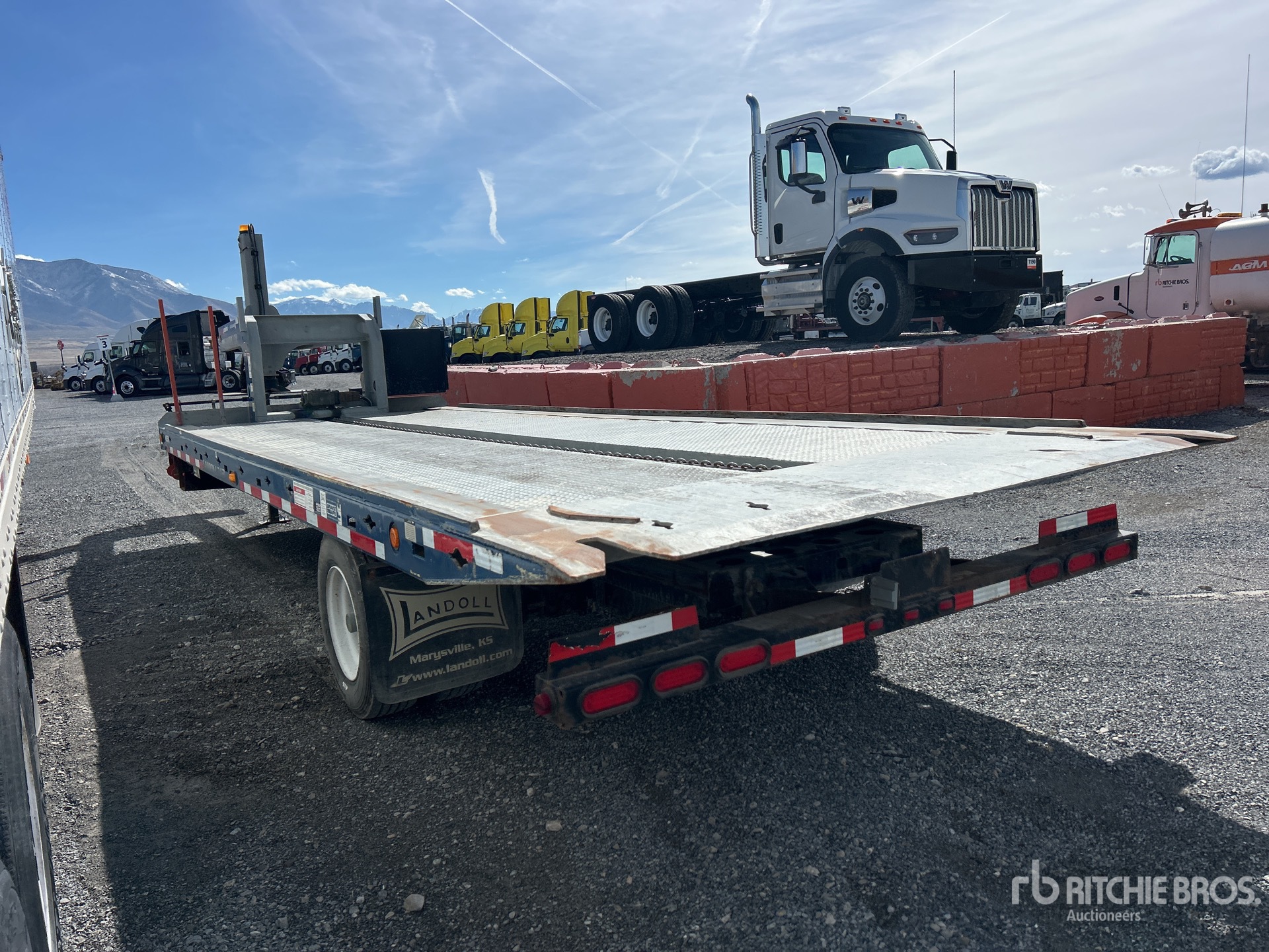 Aspect général with Image, coin arrière gauche