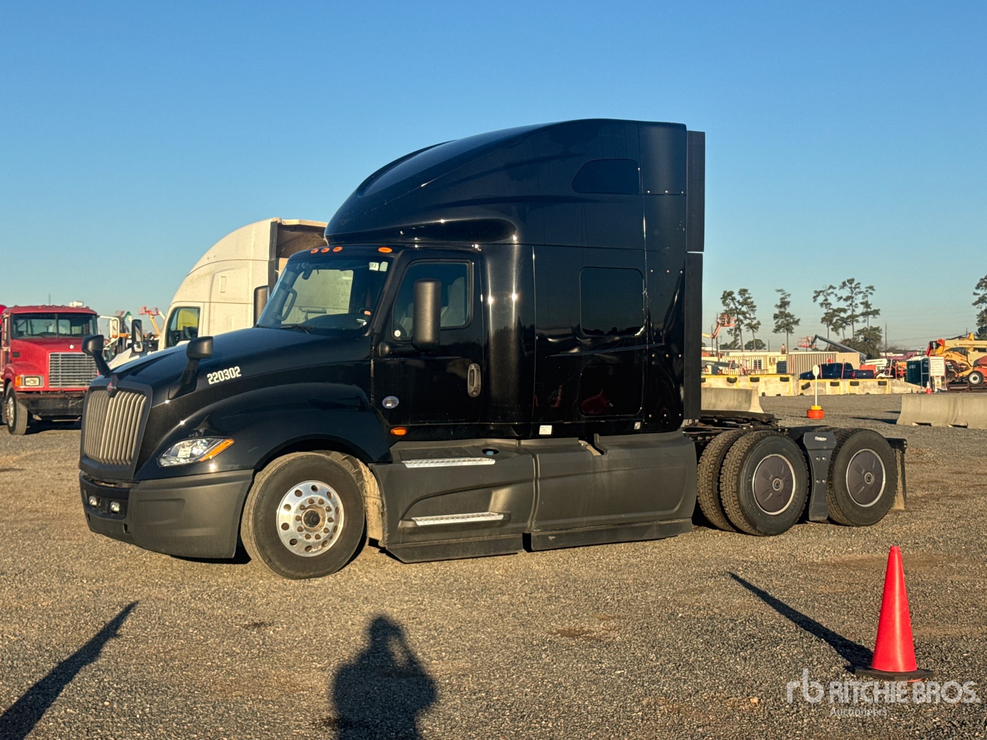 General Appearance with Picture, Left Front Corner