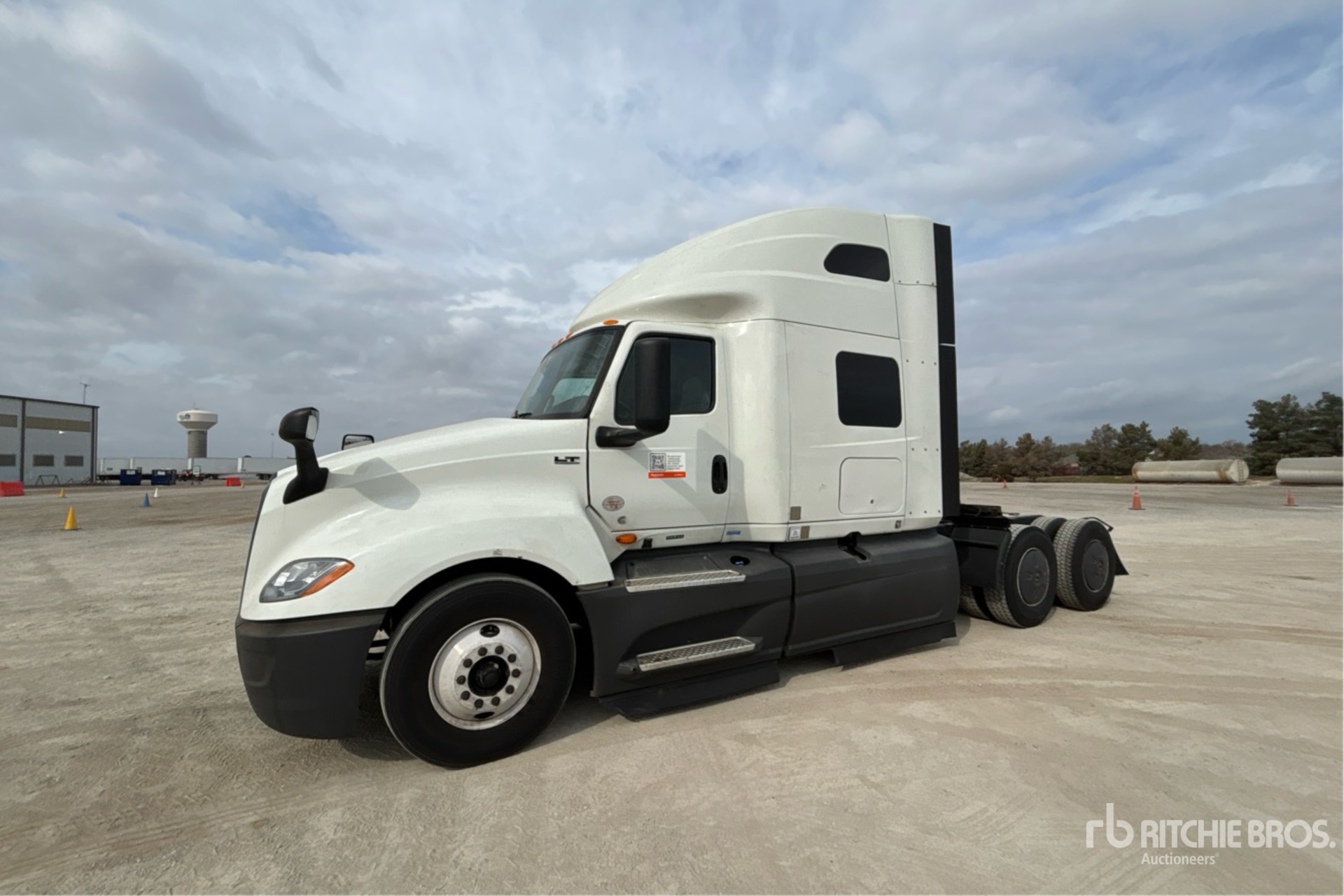 Aspect général with Image, coin avant gauche