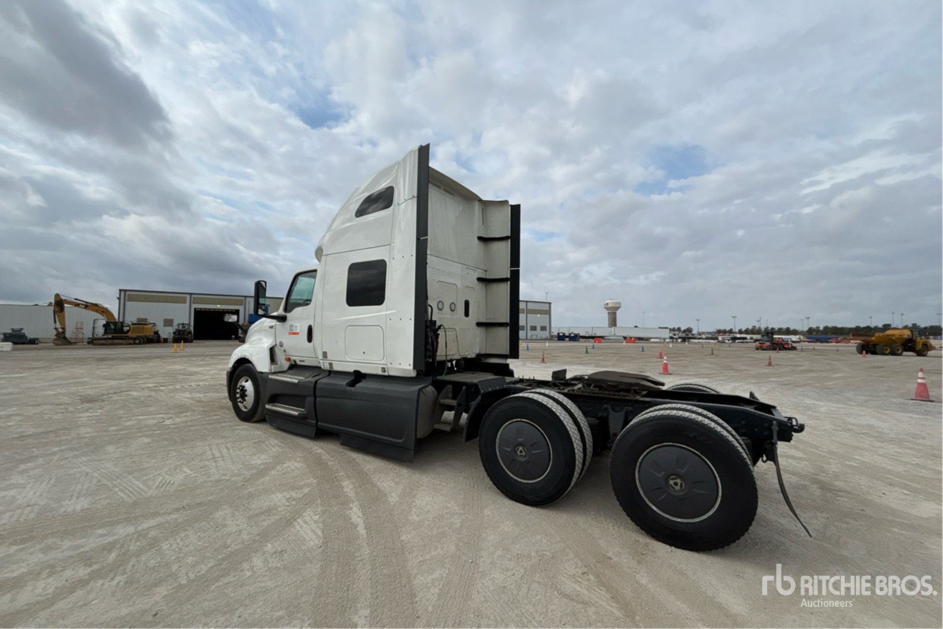 Aspect général with Image, coin arrière gauche