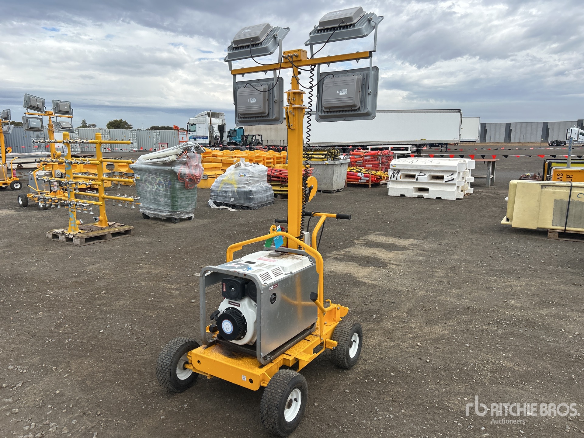 General Appearance with Foto, angolo anteriore sinistro