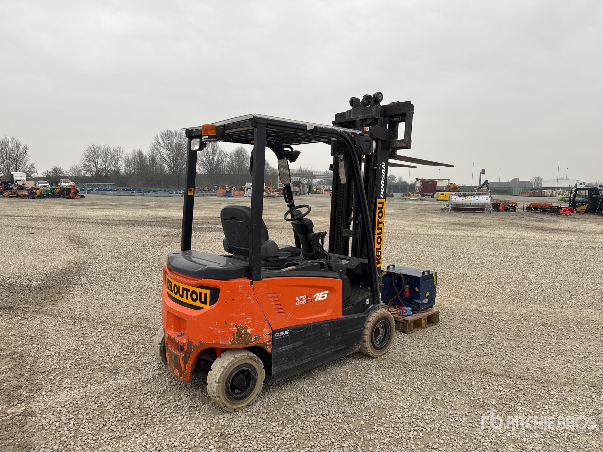 General Appearance with Imagen: esquina trasera derecha