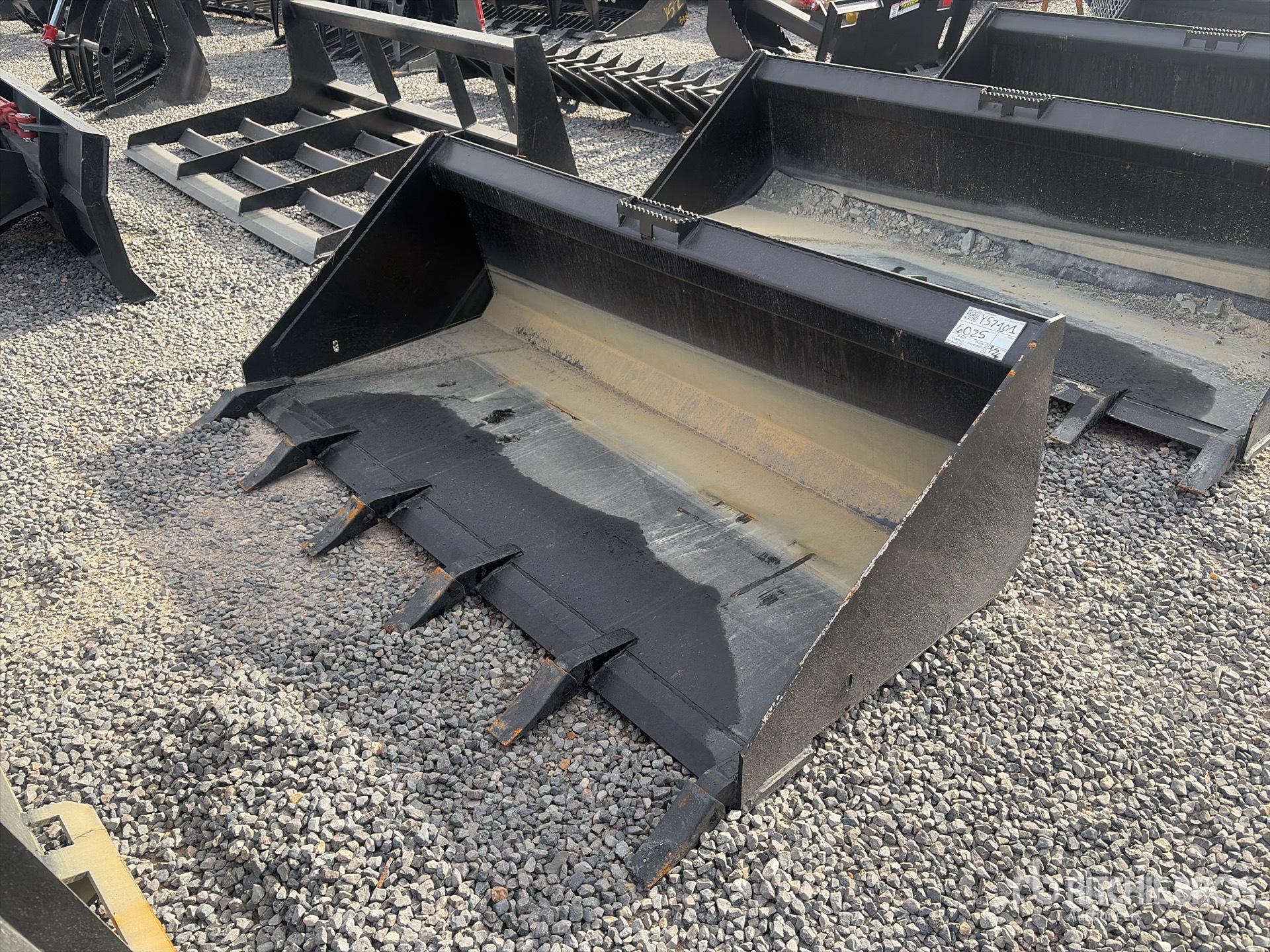 General Appearance with Foto, angolo anteriore sinistro