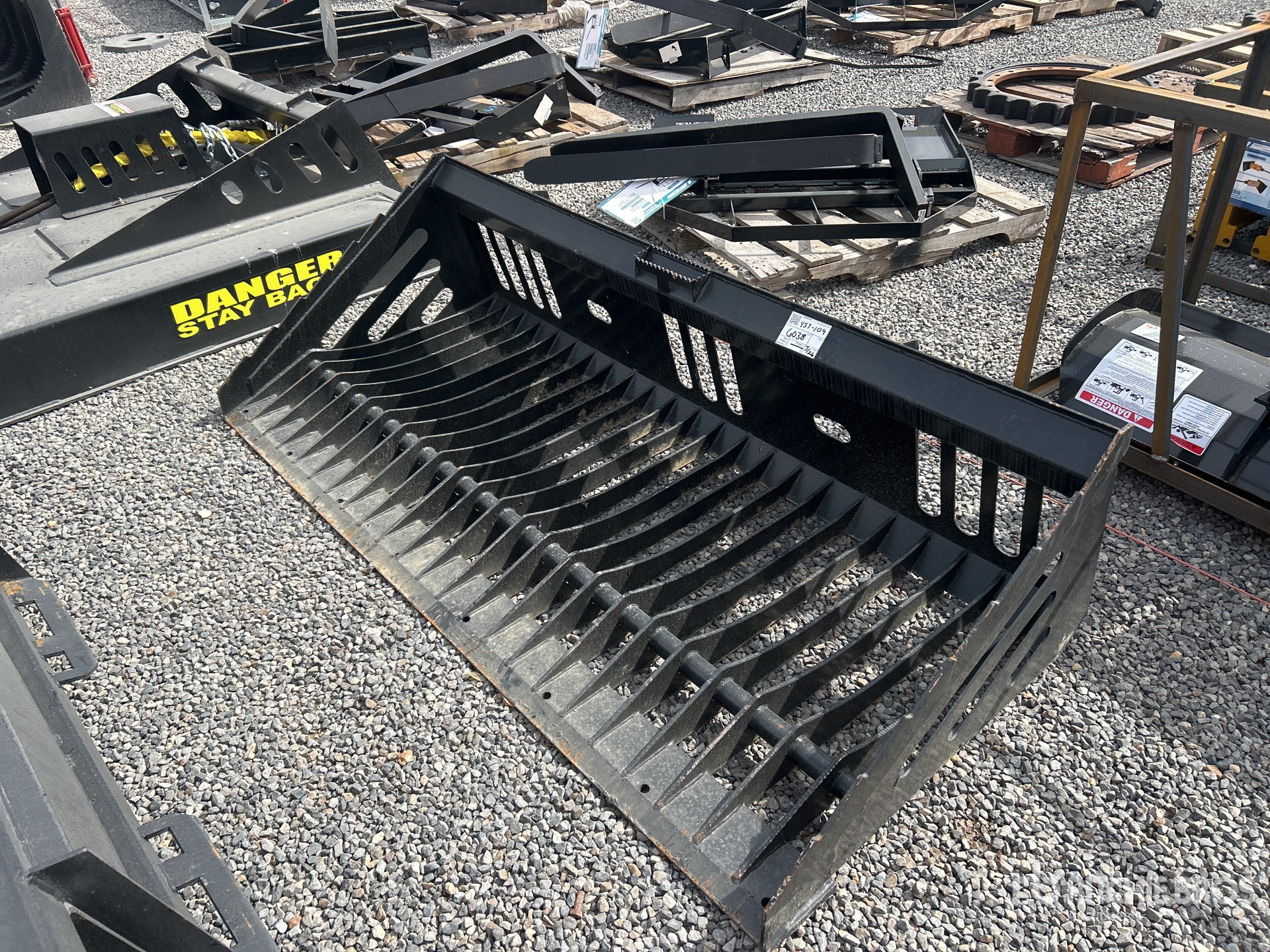 General Appearance with Foto, angolo anteriore sinistro