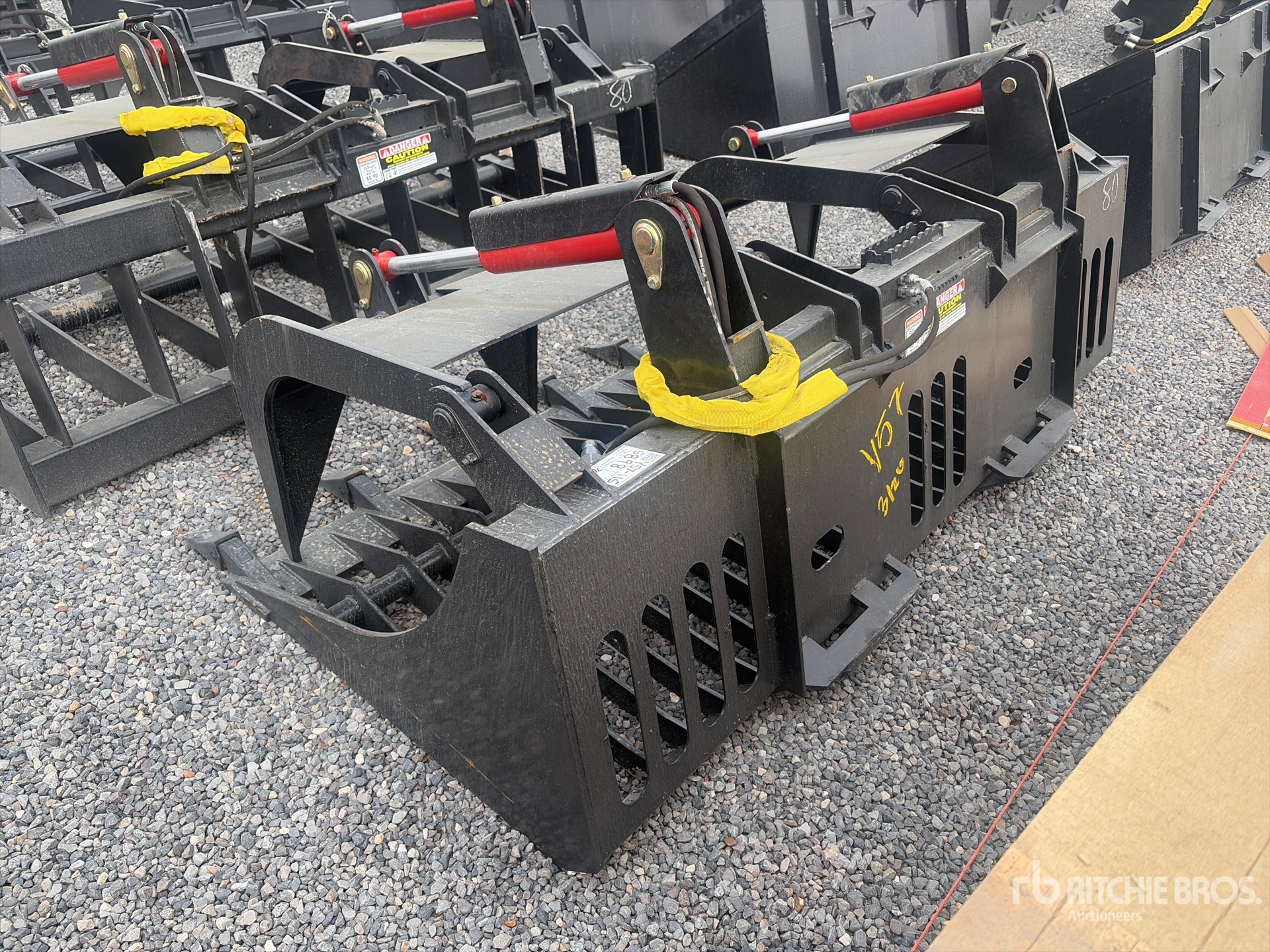 General Appearance with Foto, angolo posteriore sinistro