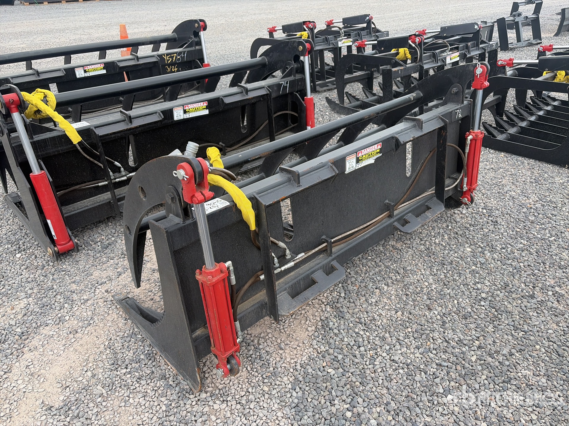 General Appearance with Foto, angolo posteriore sinistro