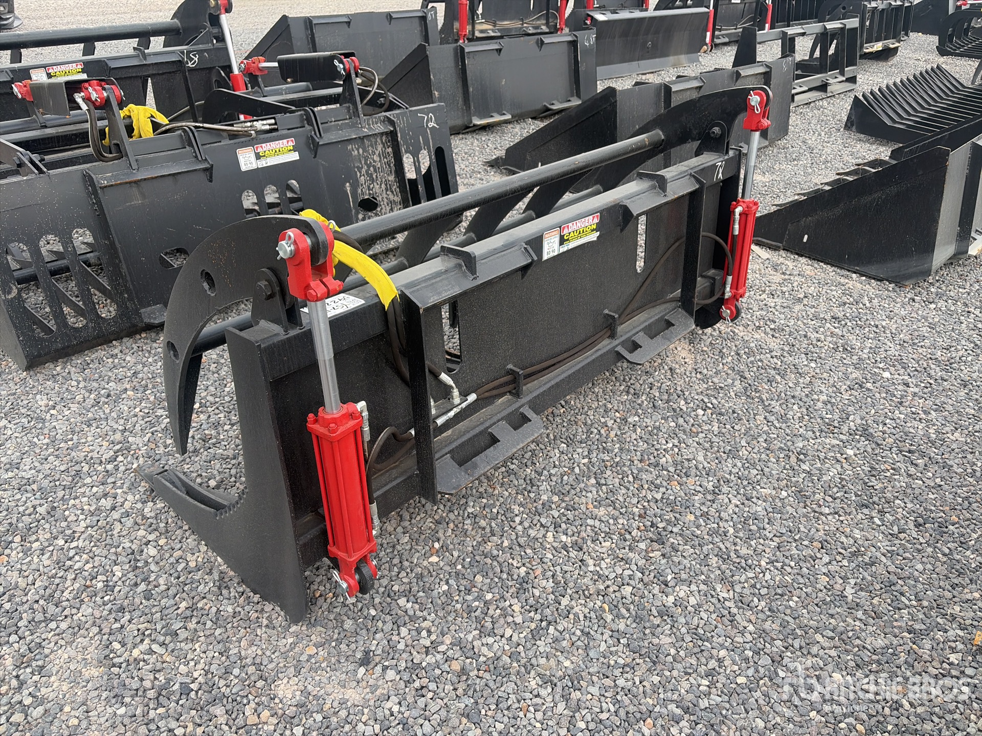 General Appearance with Foto, angolo posteriore sinistro