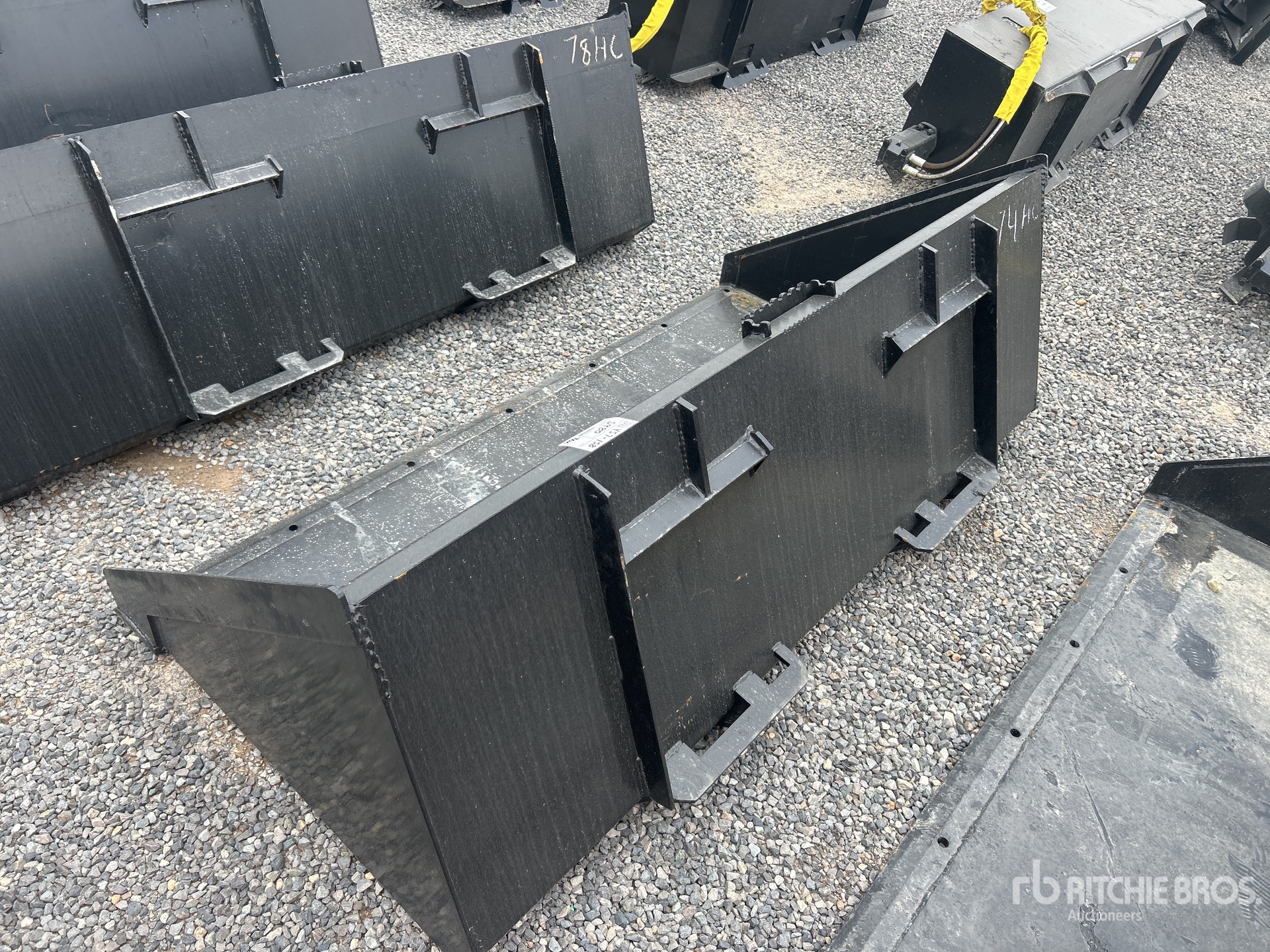 General Appearance with Foto, angolo anteriore sinistro