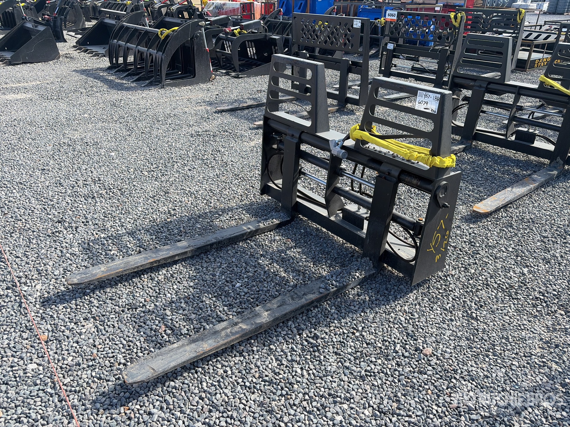 General Appearance with Foto, angolo anteriore sinistro