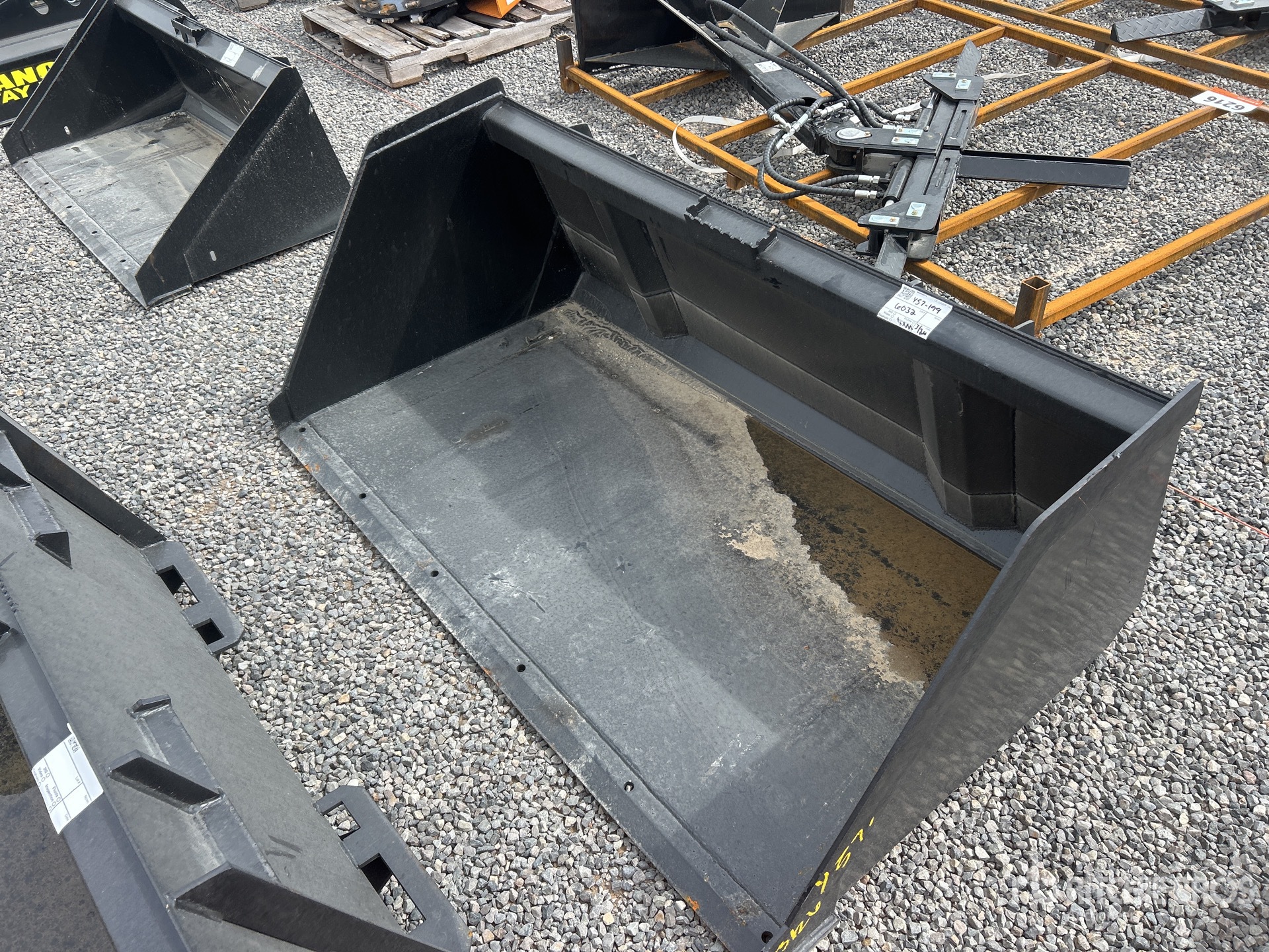 General Appearance with Foto, angolo anteriore sinistro