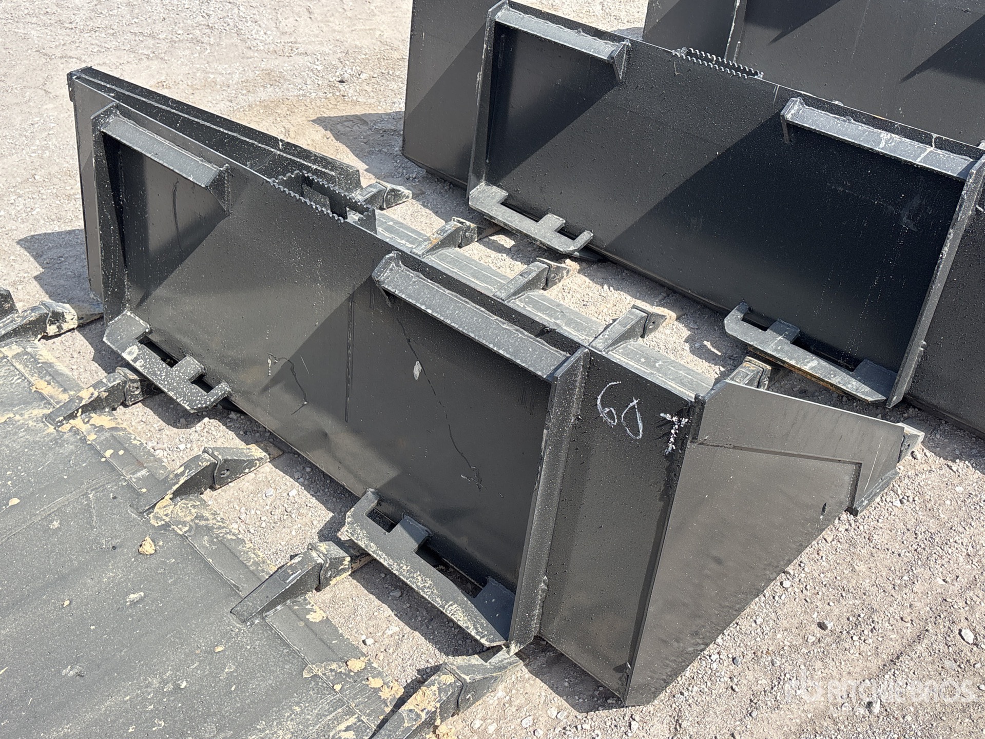 Aspect général with Image, coin arrière droit