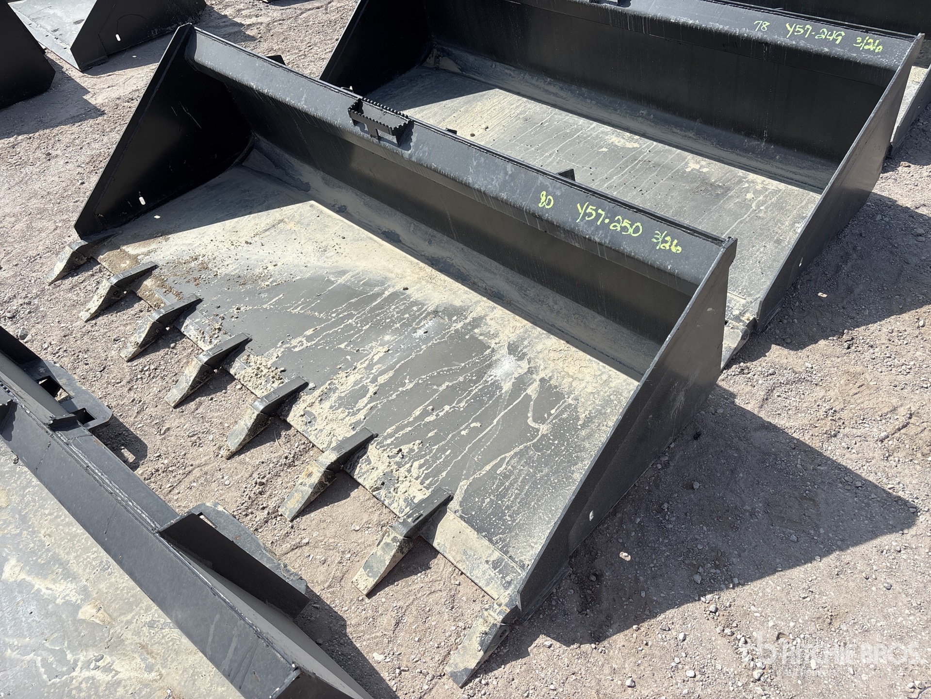 General Appearance with Foto, angolo anteriore sinistro