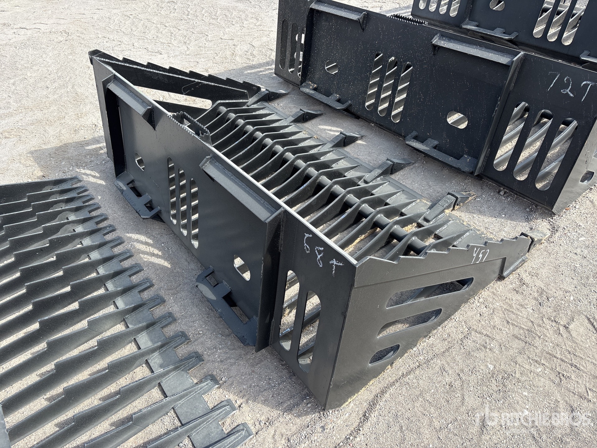 Aspect général with Image, coin arrière droit