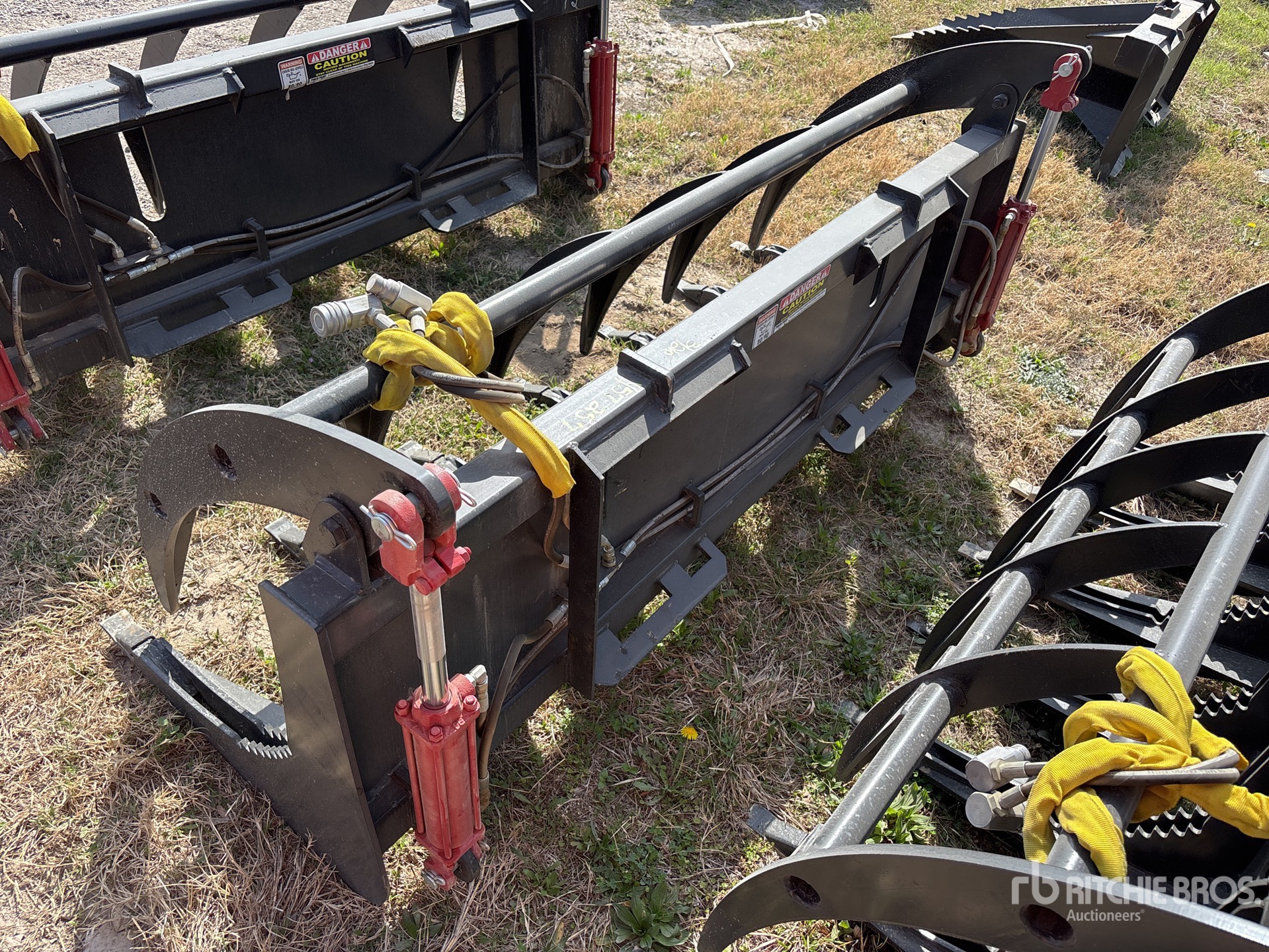 General Appearance with Foto, angolo posteriore sinistro