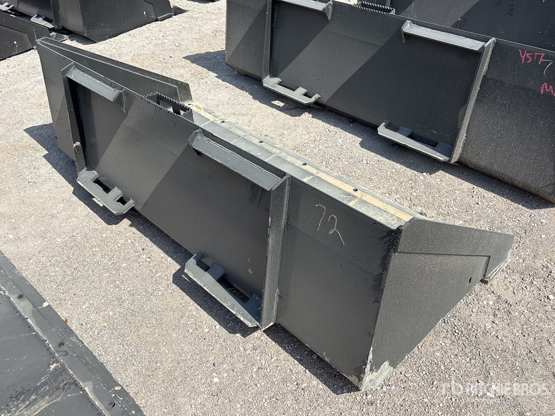 Aspect général with Image, coin arrière droit